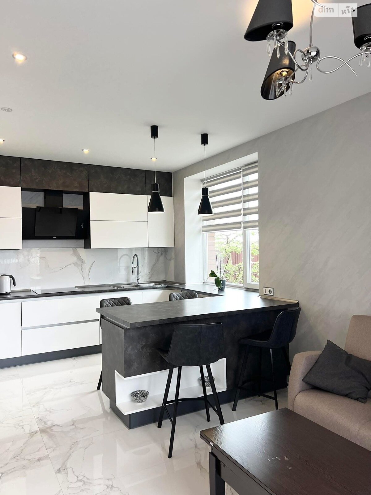 двухэтажный дом с гаражом, 300 кв. м, кирпич. Продажа в Смыковцы фото 1 двухэтажный дом с гаражом, 300 кв. м, кирпич. Продажа в Смыковцы фото 1