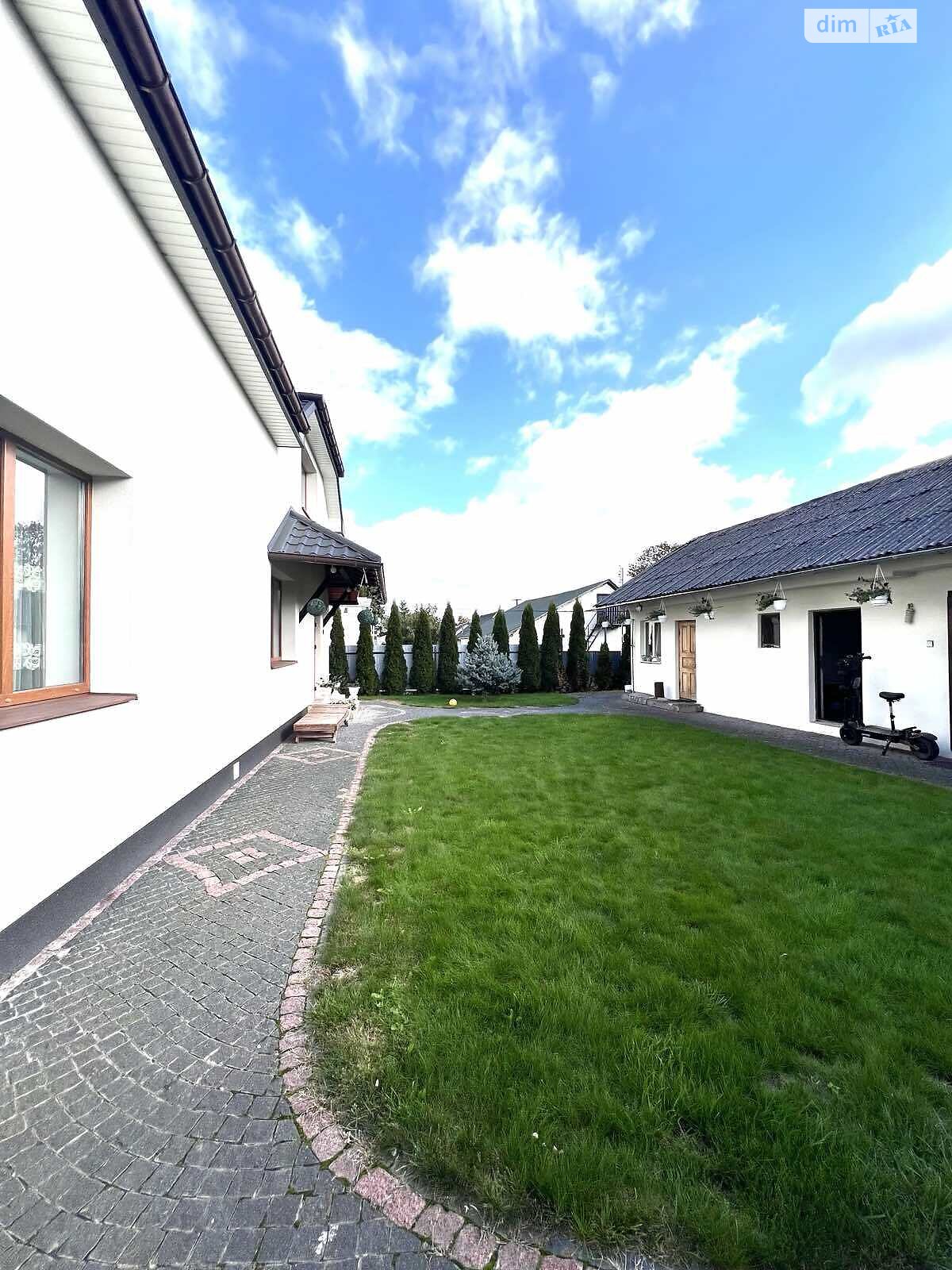 двоповерховий будинок, 280 кв. м, кирпич. Продаж у Смиківці фото 1 двоповерховий будинок, 280 кв. м, кирпич. Продаж у Смиківці фото 1