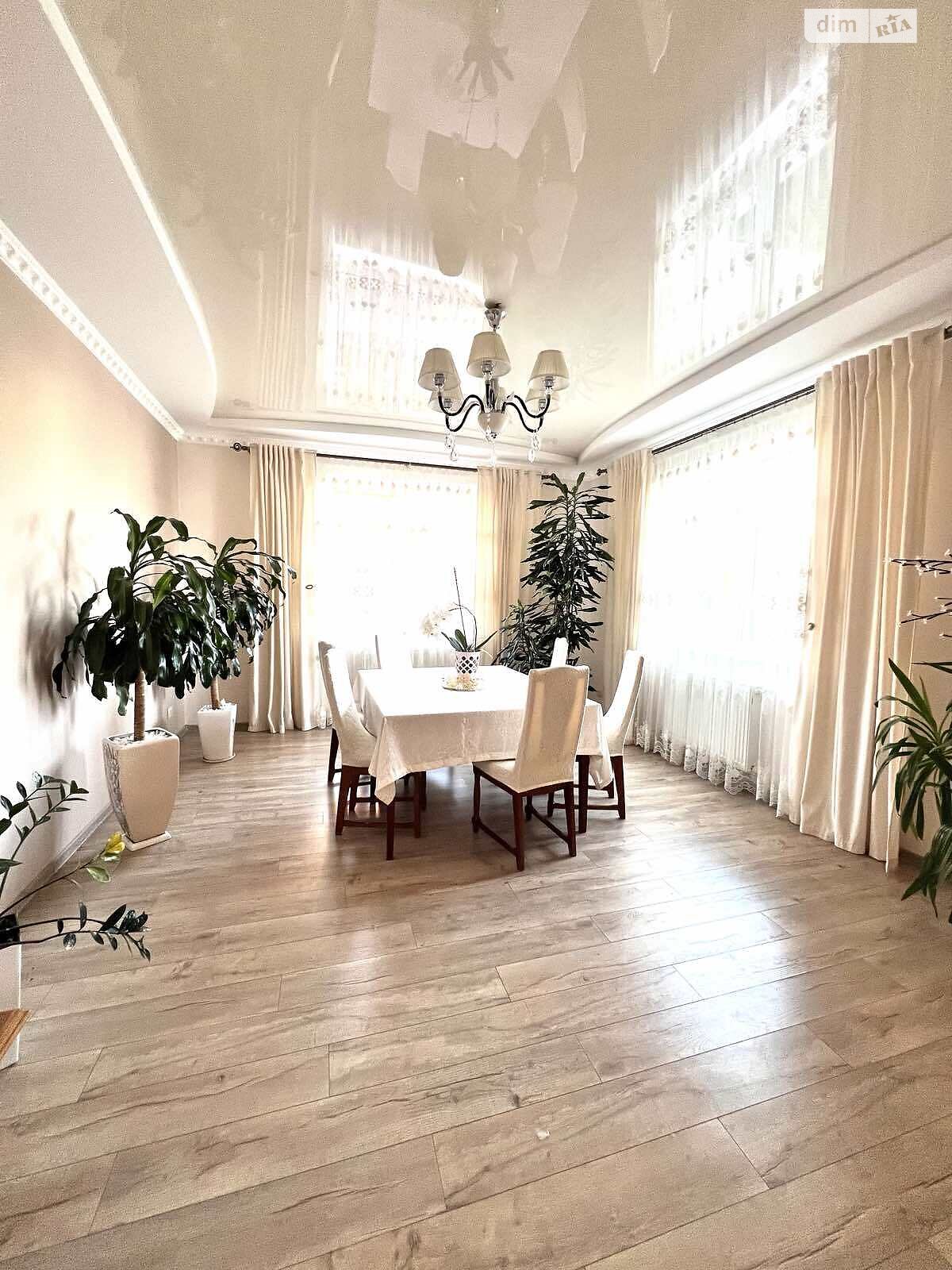 двоповерховий будинок, 280 кв. м, кирпич. Продаж у Смиківці фото 1 двоповерховий будинок, 280 кв. м, кирпич. Продаж у Смиківці фото 1