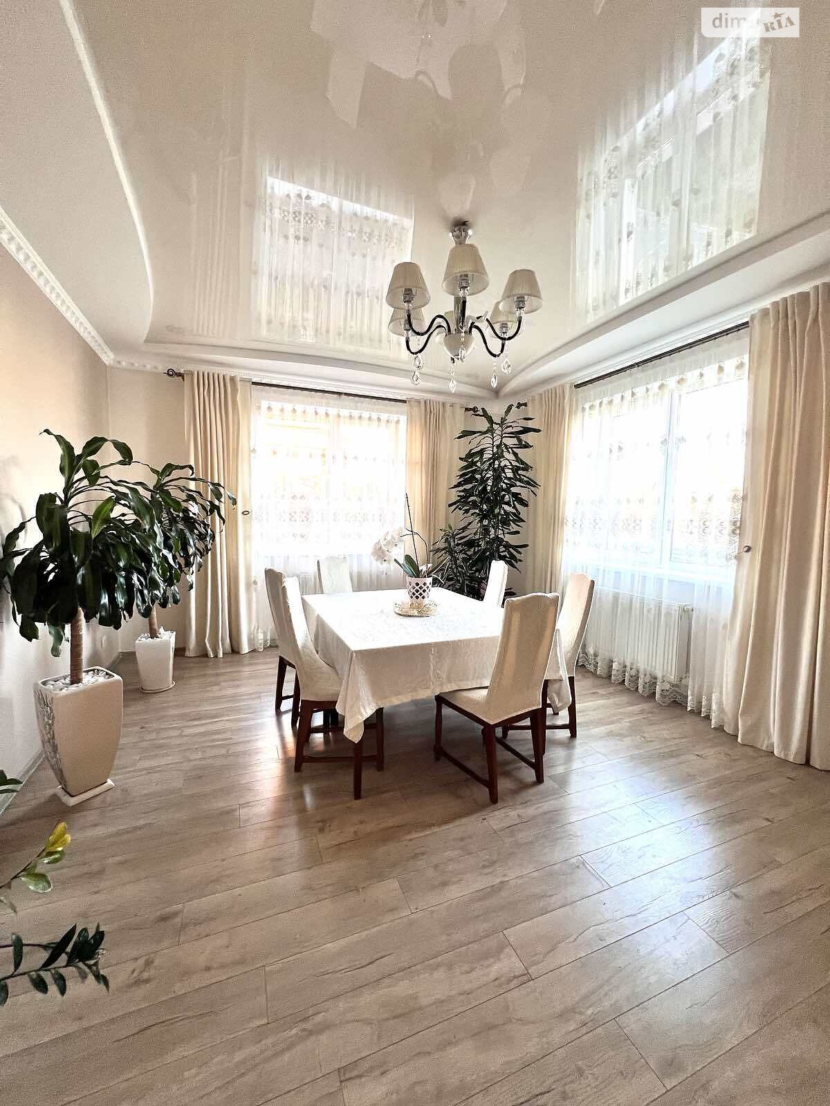 двоповерховий будинок, 280 кв. м, кирпич. Продаж у Смиківці фото 1 двоповерховий будинок, 280 кв. м, кирпич. Продаж у Смиківці фото 1