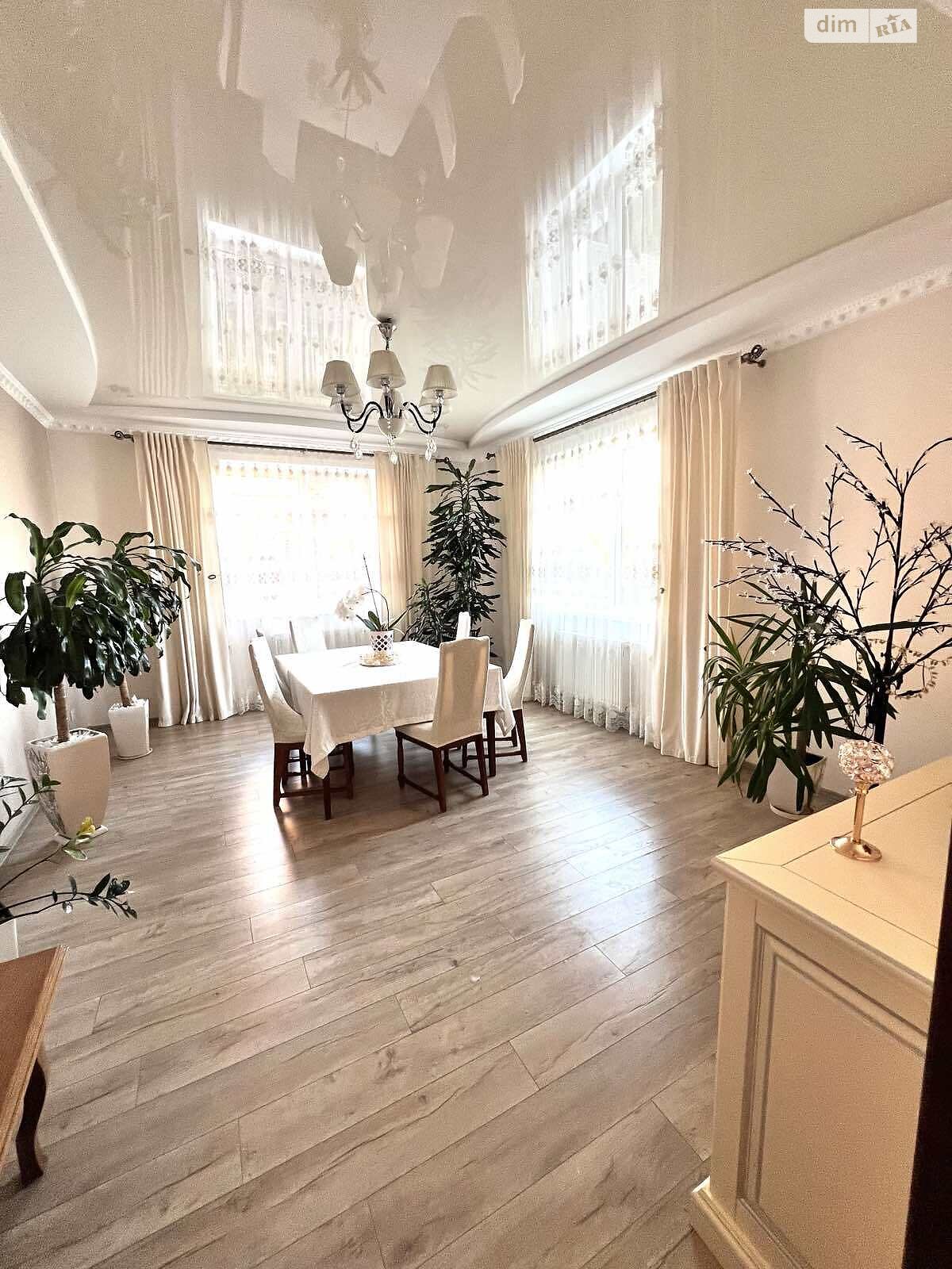 двоповерховий будинок, 280 кв. м, кирпич. Продаж у Смиківці фото 1 двоповерховий будинок, 280 кв. м, кирпич. Продаж у Смиківці фото 1