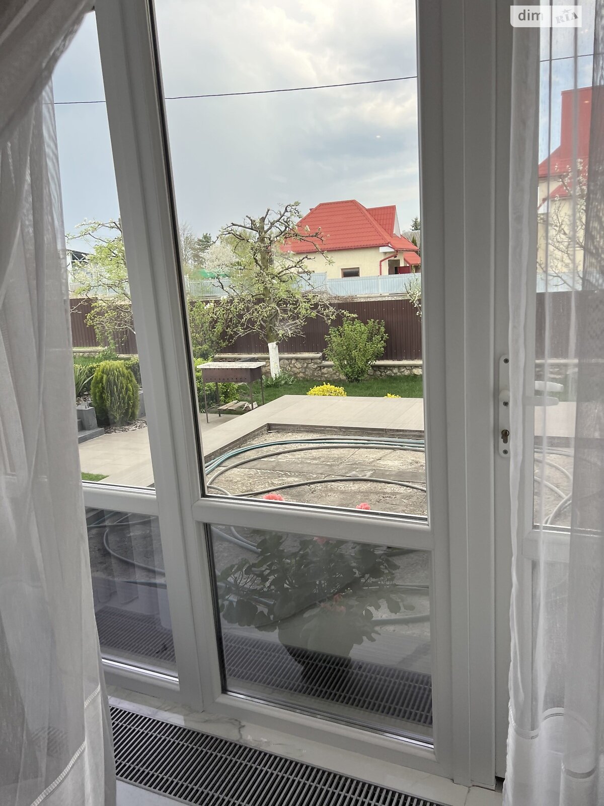 двоповерховий будинок з гаражем, 300 кв. м, цегла. Продаж у Смиківці фото 1 двоповерховий будинок з гаражем, 300 кв. м, цегла. Продаж у Смиківці фото 1