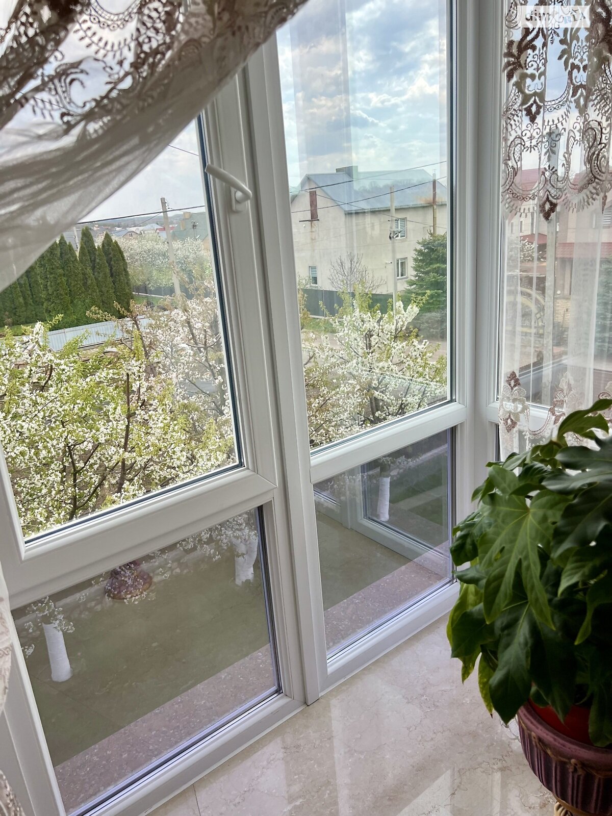 двоповерховий будинок з гаражем, 300 кв. м, цегла. Продаж у Смиківці фото 1 двоповерховий будинок з гаражем, 300 кв. м, цегла. Продаж у Смиківці фото 1