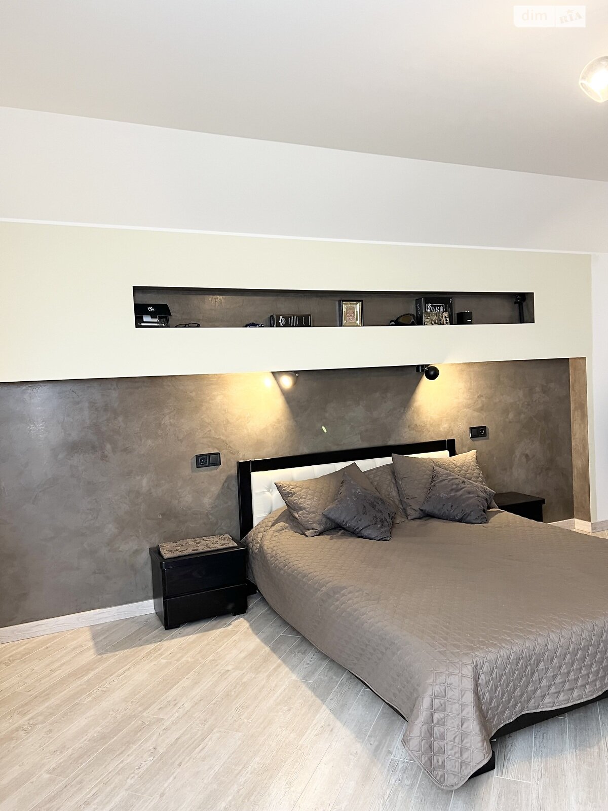 двоповерховий будинок з гаражем, 300 кв. м, цегла. Продаж у Смиківці фото 1 двоповерховий будинок з гаражем, 300 кв. м, цегла. Продаж у Смиківці фото 1