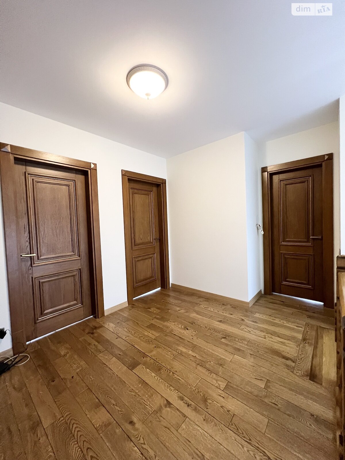 двоповерховий будинок з гаражем, 300 кв. м, цегла. Продаж у Смиківці фото 1 двоповерховий будинок з гаражем, 300 кв. м, цегла. Продаж у Смиківці фото 1