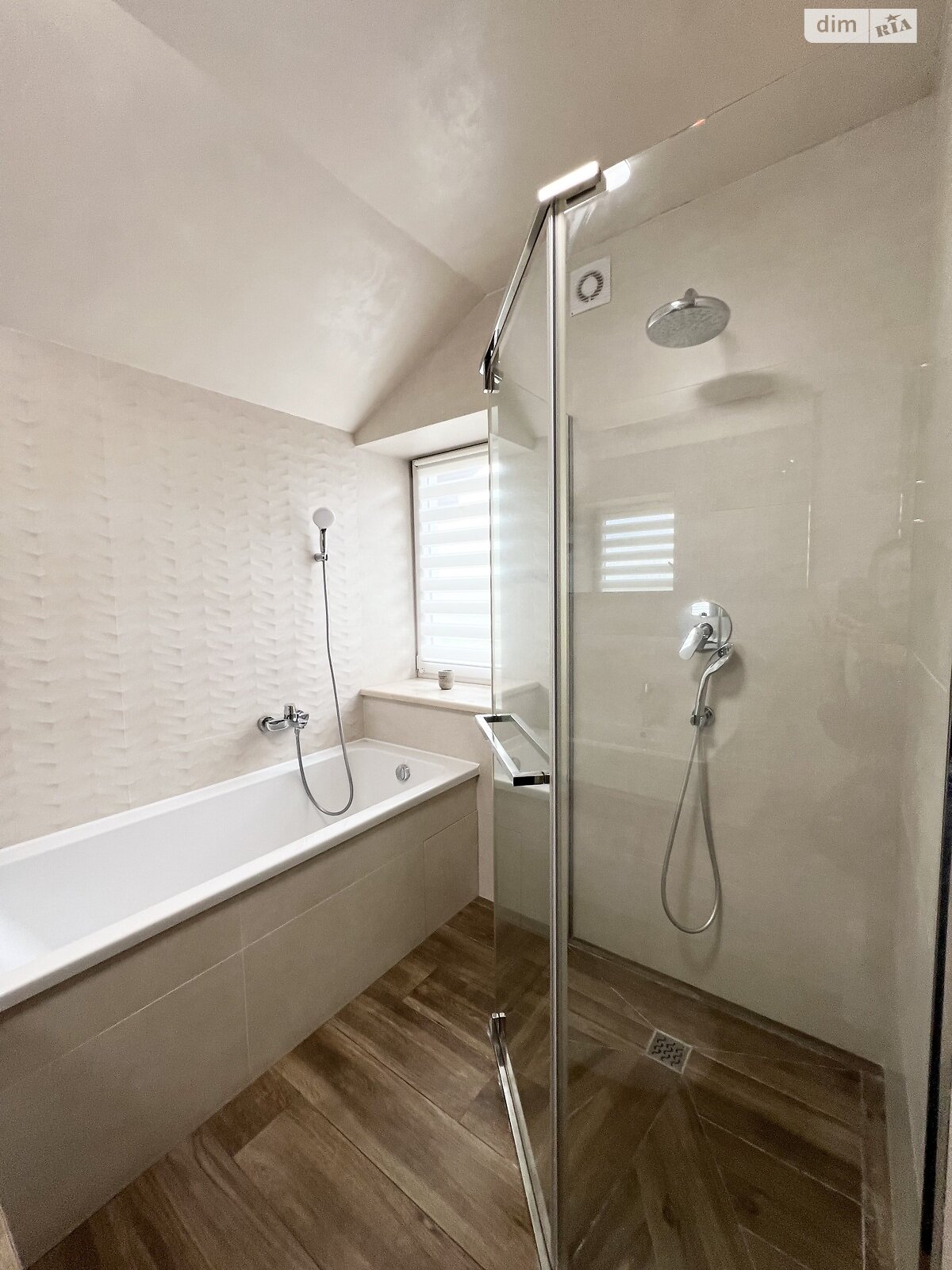 двоповерховий будинок з гаражем, 300 кв. м, цегла. Продаж у Смиківці фото 1 двоповерховий будинок з гаражем, 300 кв. м, цегла. Продаж у Смиківці фото 1