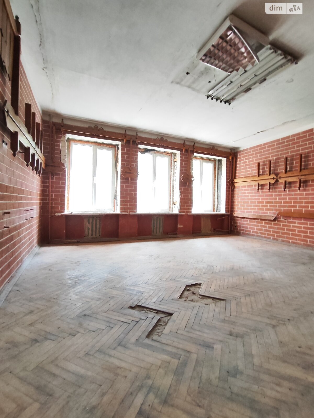 триповерховий будинок з мансардою, 250 кв. м, цегла. Продаж у Снов’янці фото 1 триповерховий будинок з мансардою, 250 кв. м, цегла. Продаж у Снов’янці фото 1