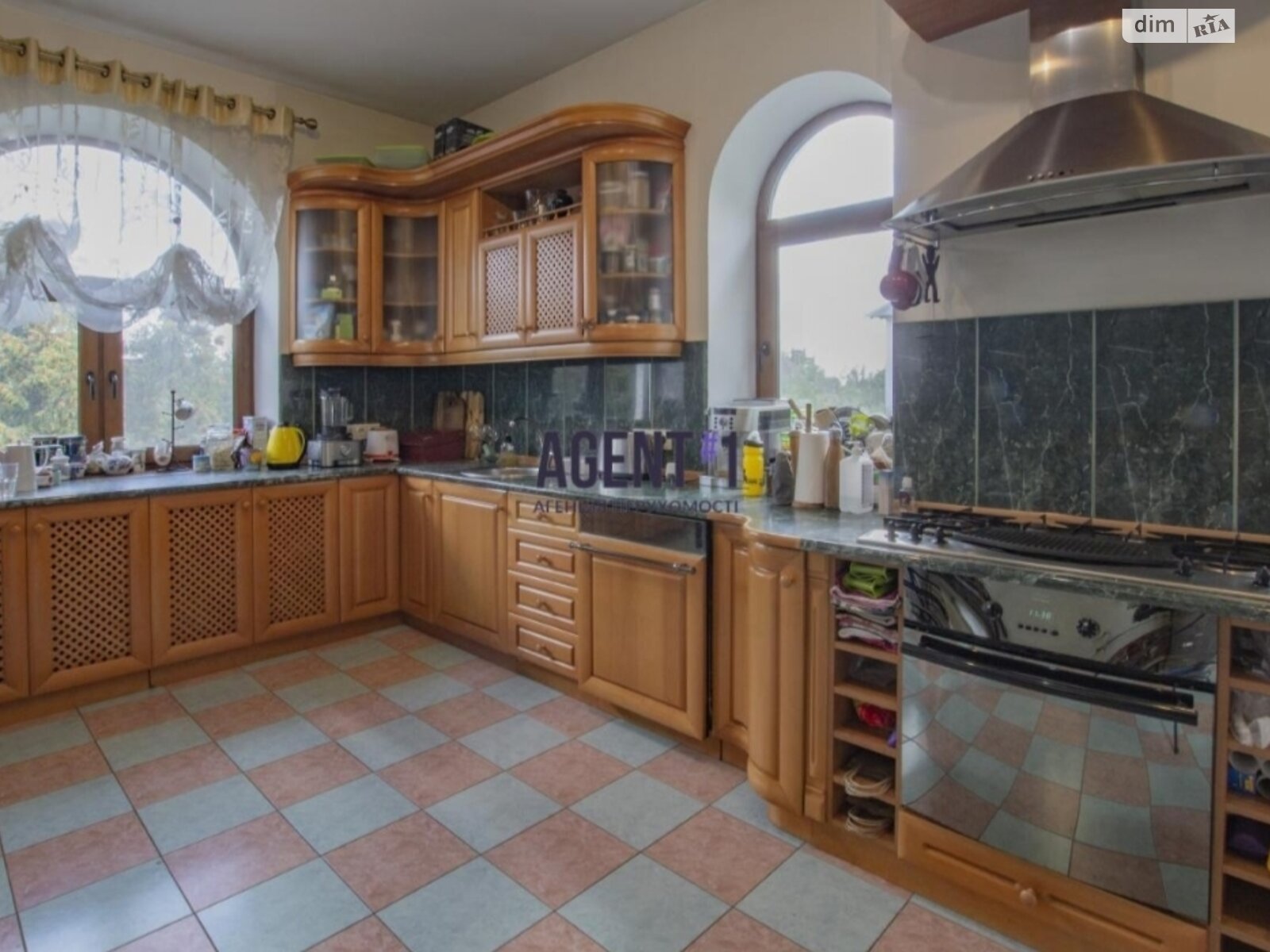 трехэтажный дом с верандой, 410 кв. м, кирпич. Продажа в Софиевской Борщаговке фото 1 трехэтажный дом с верандой, 410 кв. м, кирпич. Продажа в Софиевской Борщаговке фото 1