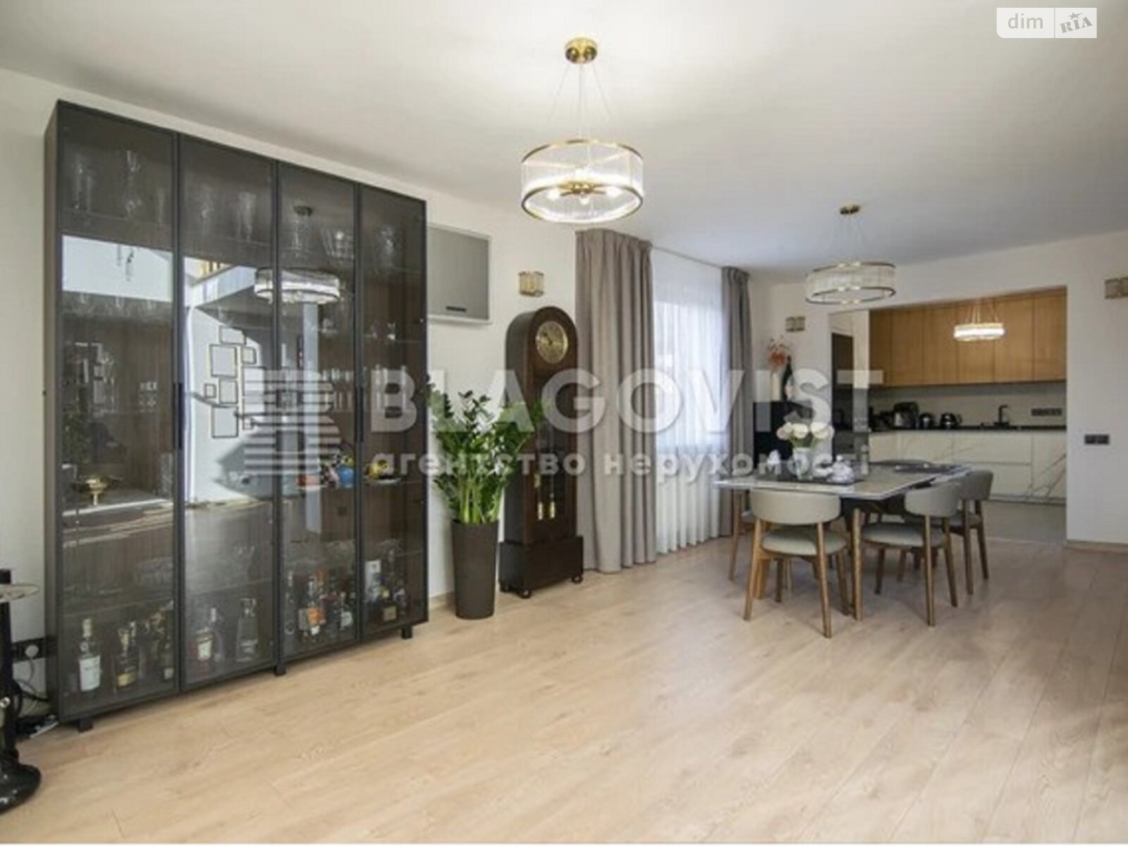 триповерховий будинок бесідка, 300 кв. м, цегла. Продаж у Софіївській Борщагівці фото 1 триповерховий будинок бесідка, 300 кв. м, цегла. Продаж у Софіївській Борщагівці фото 1