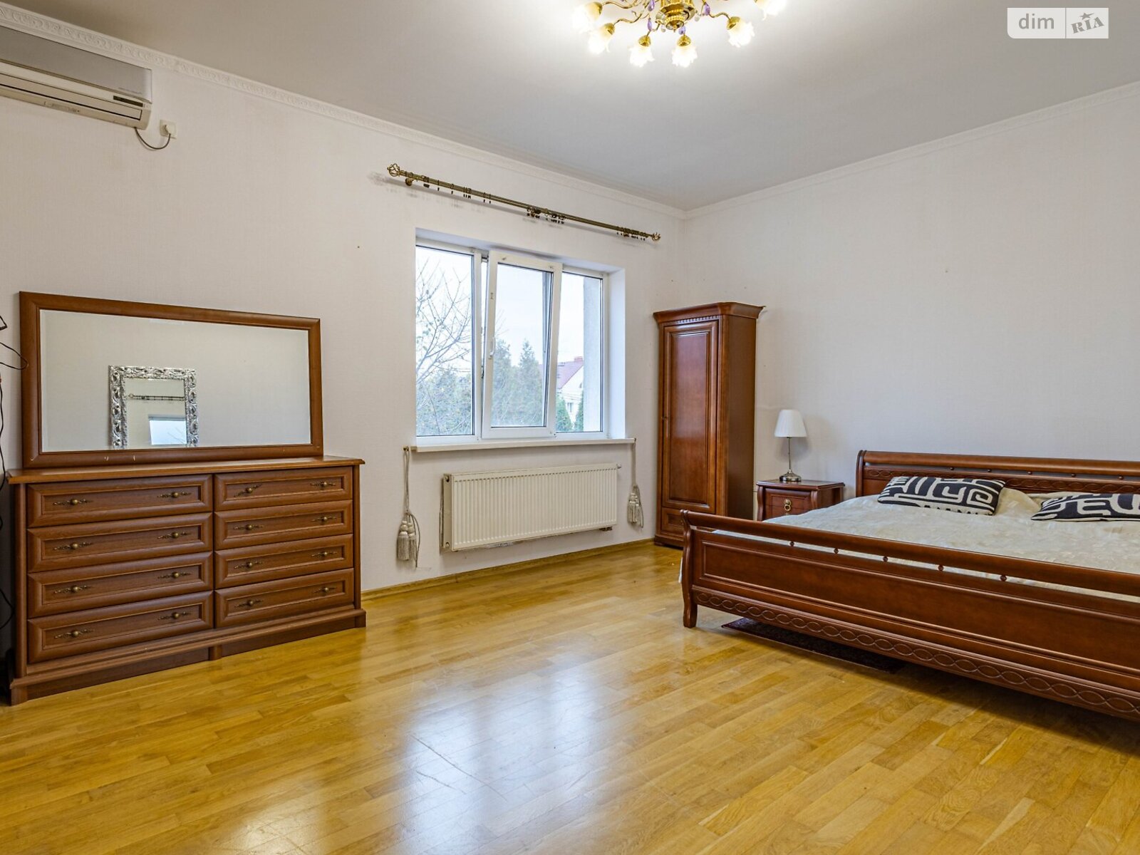 трехэтажный дом с гаражом, 471.6 кв. м, кирпич. Продажа в Софиевской Борщаговке фото 1 трехэтажный дом с гаражом, 471.6 кв. м, кирпич. Продажа в Софиевской Борщаговке фото 1