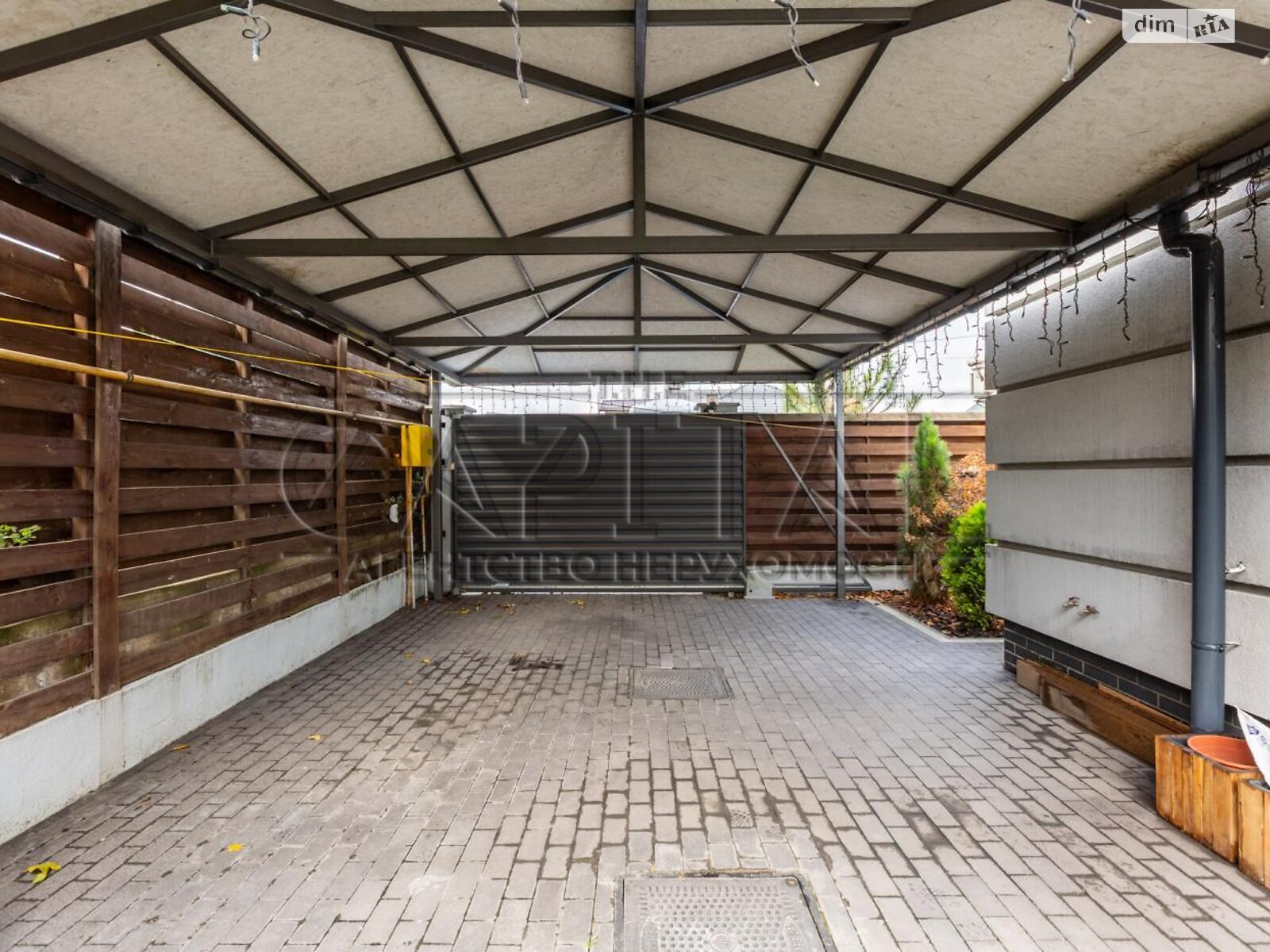 трехэтажный дом с отоплением, 260 кв. м, кирпич. Продажа в Софиевской Борщаговке фото 1 трехэтажный дом с отоплением, 260 кв. м, кирпич. Продажа в Софиевской Борщаговке фото 1