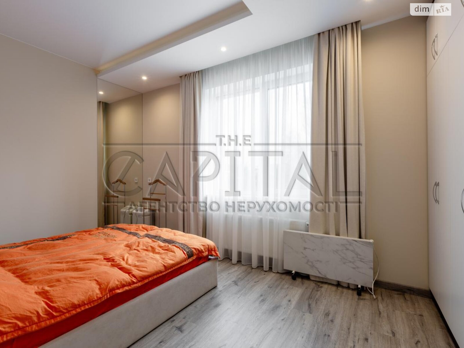 трехэтажный дом с отоплением, 260 кв. м, кирпич. Продажа в Софиевской Борщаговке фото 1 трехэтажный дом с отоплением, 260 кв. м, кирпич. Продажа в Софиевской Борщаговке фото 1