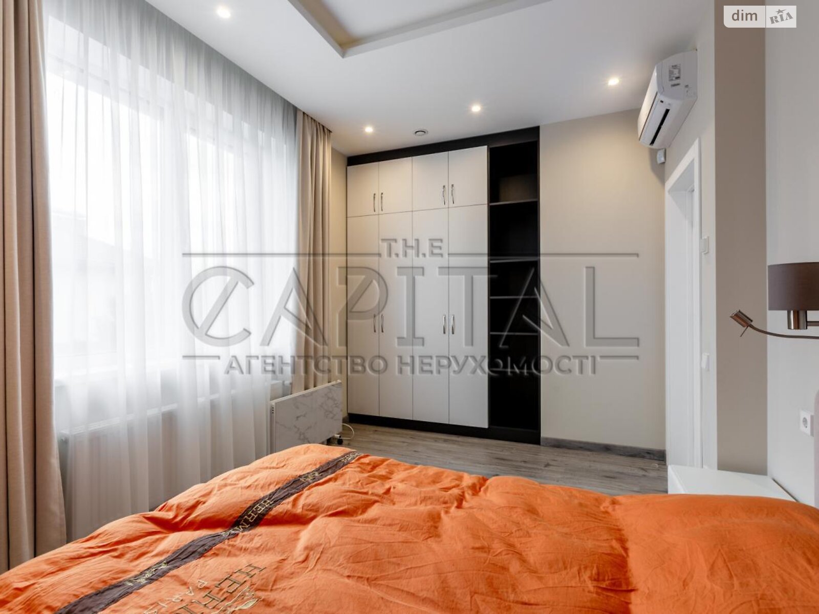 трехэтажный дом с отоплением, 260 кв. м, кирпич. Продажа в Софиевской Борщаговке фото 1 трехэтажный дом с отоплением, 260 кв. м, кирпич. Продажа в Софиевской Борщаговке фото 1