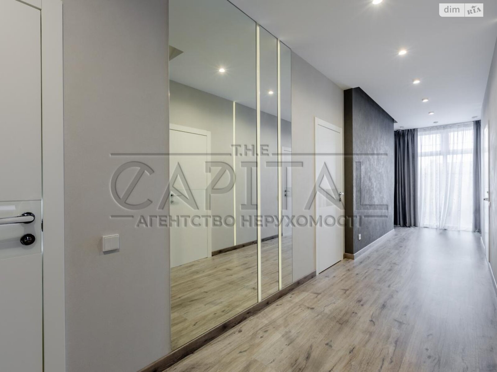 трехэтажный дом с отоплением, 260 кв. м, кирпич. Продажа в Софиевской Борщаговке фото 1 трехэтажный дом с отоплением, 260 кв. м, кирпич. Продажа в Софиевской Борщаговке фото 1