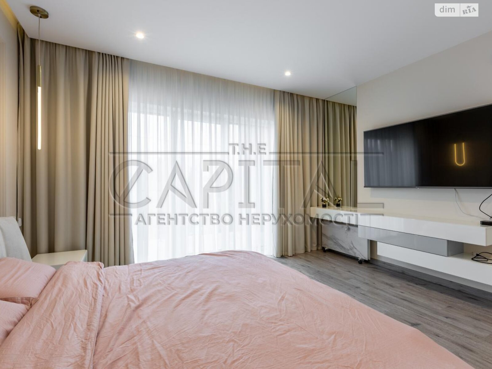 трехэтажный дом с отоплением, 260 кв. м, кирпич. Продажа в Софиевской Борщаговке фото 1 трехэтажный дом с отоплением, 260 кв. м, кирпич. Продажа в Софиевской Борщаговке фото 1