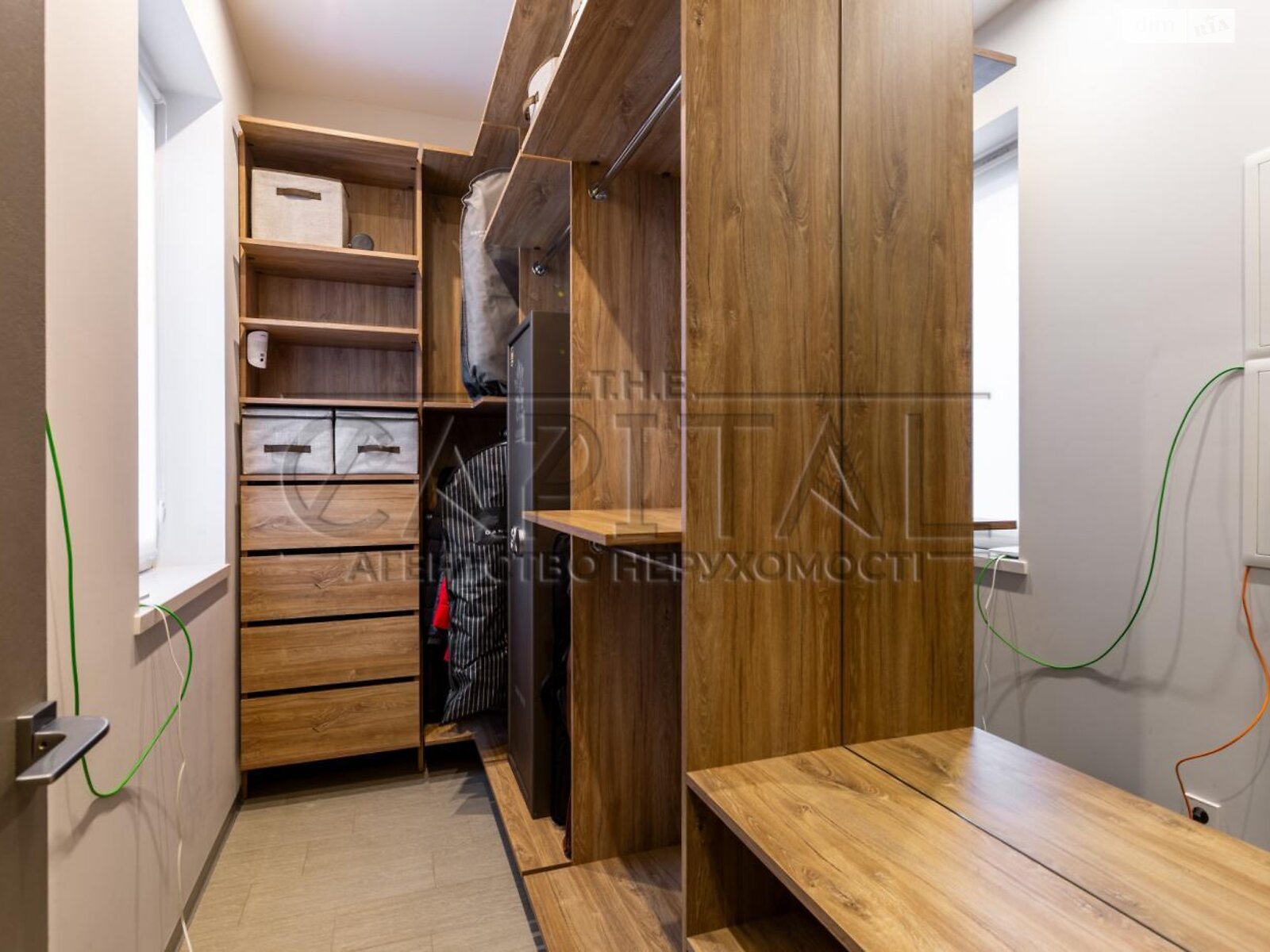 трехэтажный дом с отоплением, 260 кв. м, кирпич. Продажа в Софиевской Борщаговке фото 1 трехэтажный дом с отоплением, 260 кв. м, кирпич. Продажа в Софиевской Борщаговке фото 1