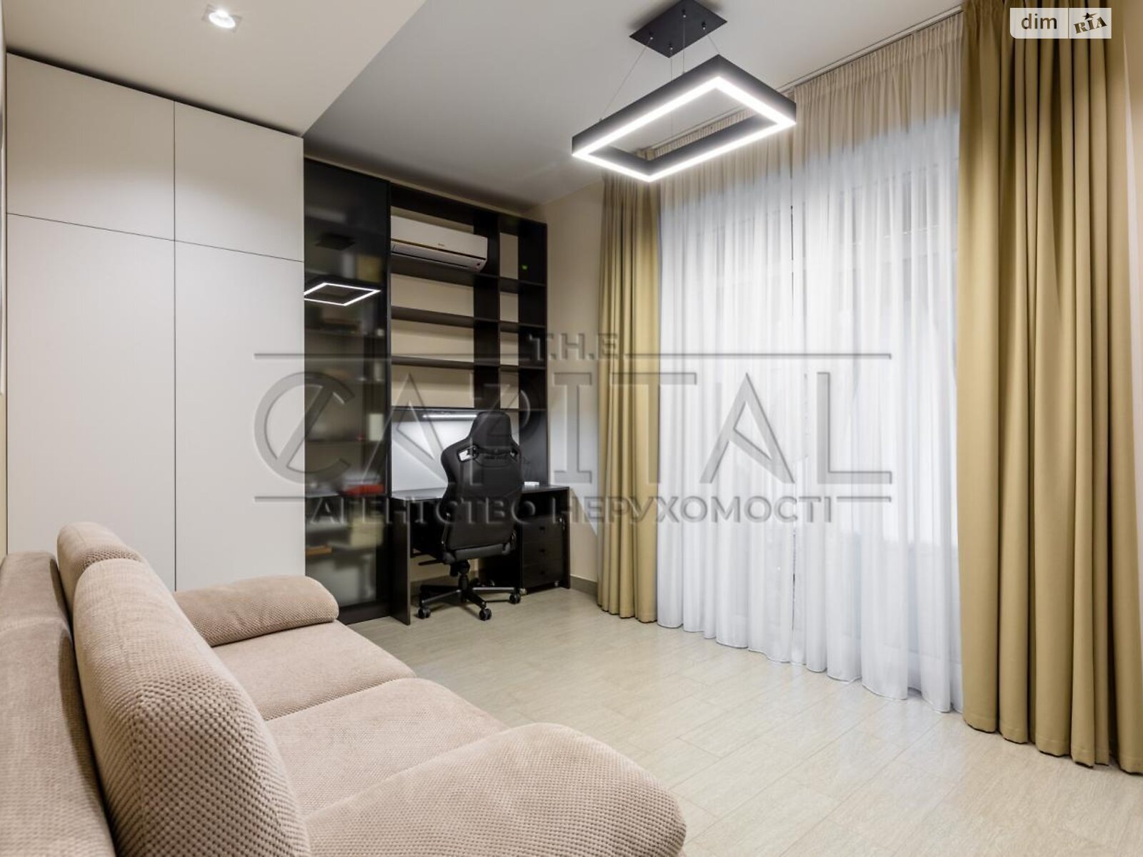 трехэтажный дом с отоплением, 260 кв. м, кирпич. Продажа в Софиевской Борщаговке фото 1 трехэтажный дом с отоплением, 260 кв. м, кирпич. Продажа в Софиевской Борщаговке фото 1