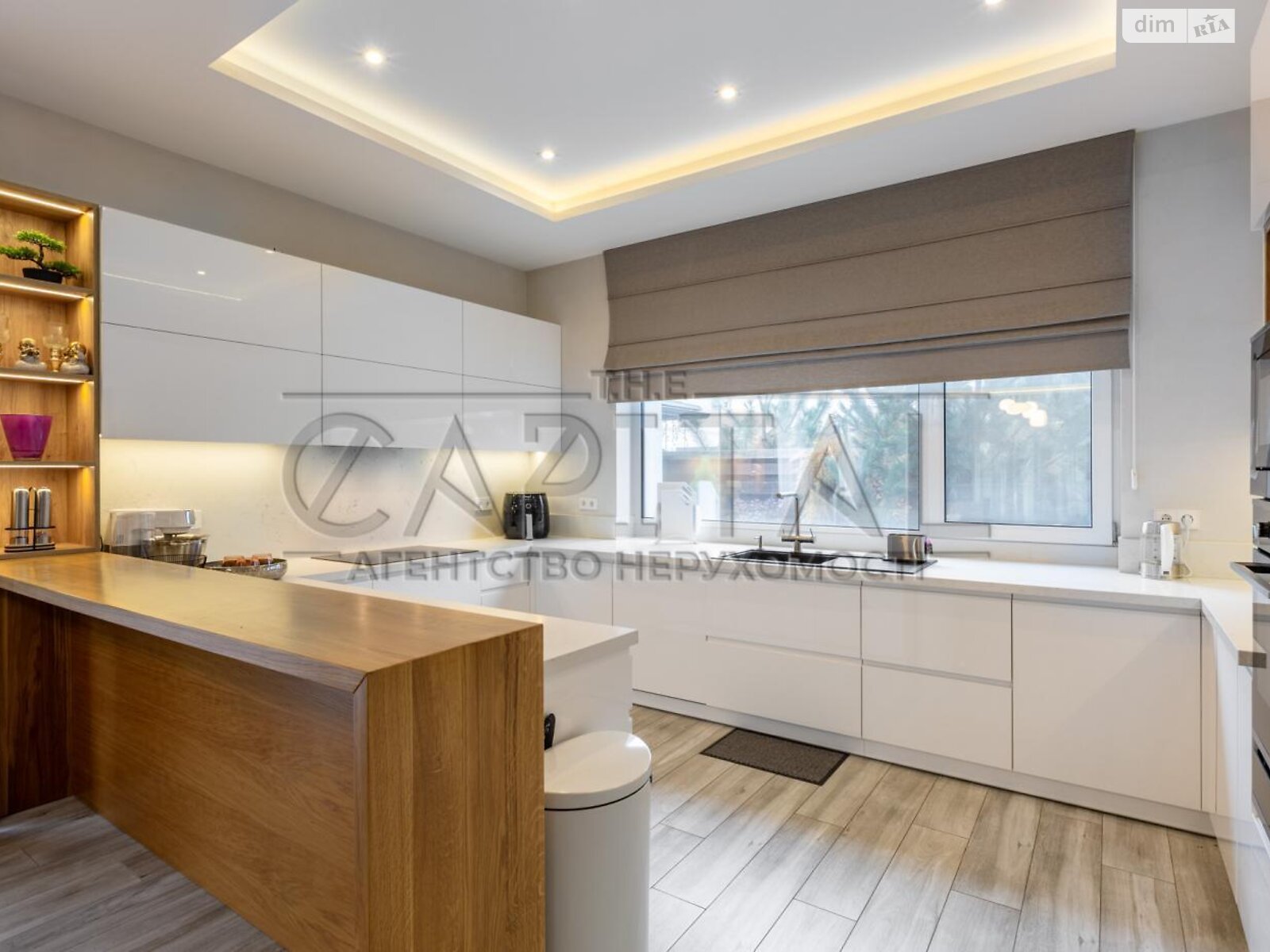 трехэтажный дом с отоплением, 260 кв. м, кирпич. Продажа в Софиевской Борщаговке фото 1 трехэтажный дом с отоплением, 260 кв. м, кирпич. Продажа в Софиевской Борщаговке фото 1