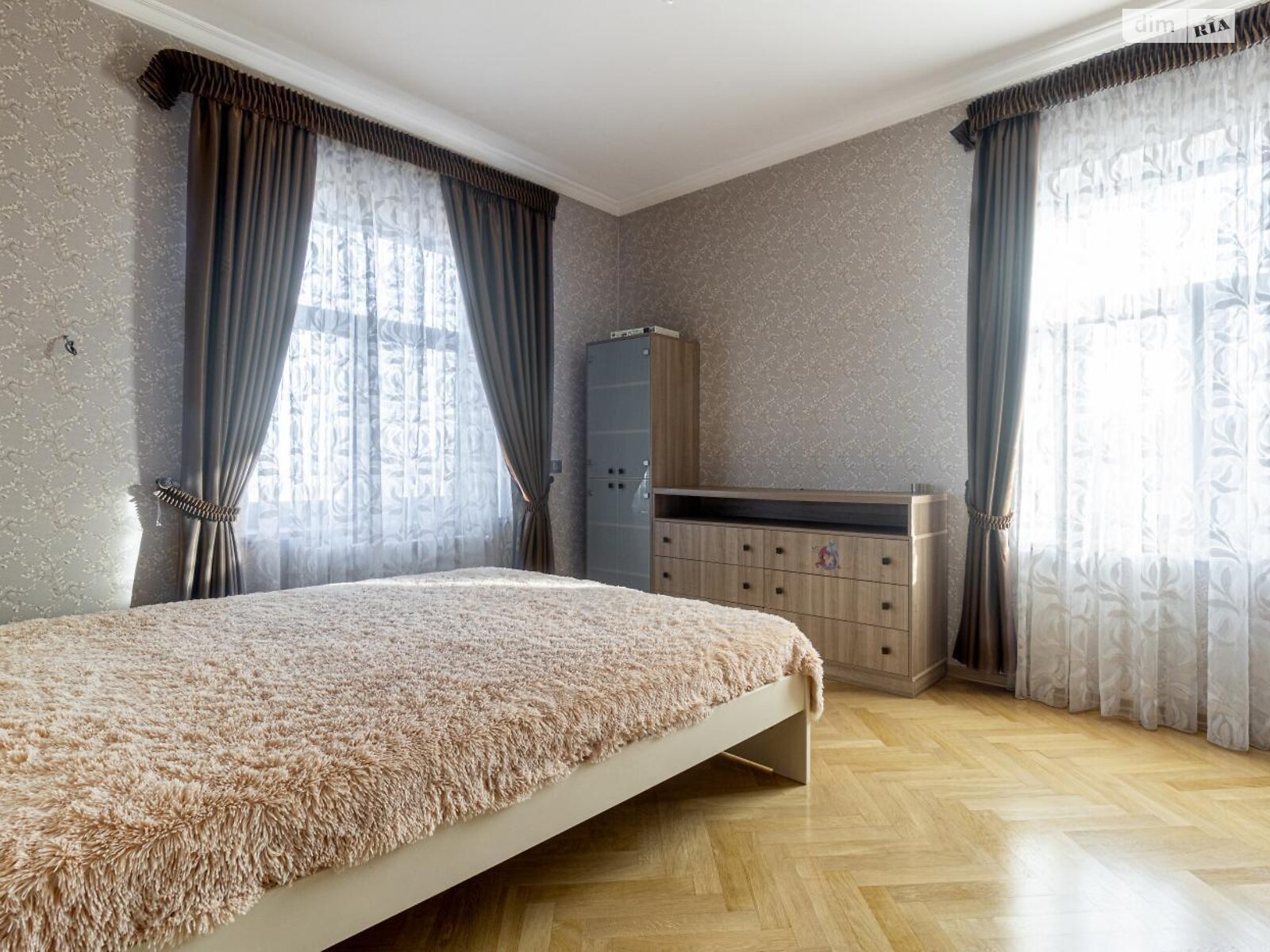 трехэтажный дом с гаражом, 490.5 кв. м, кирпич. Продажа в Сокольниках фото 1