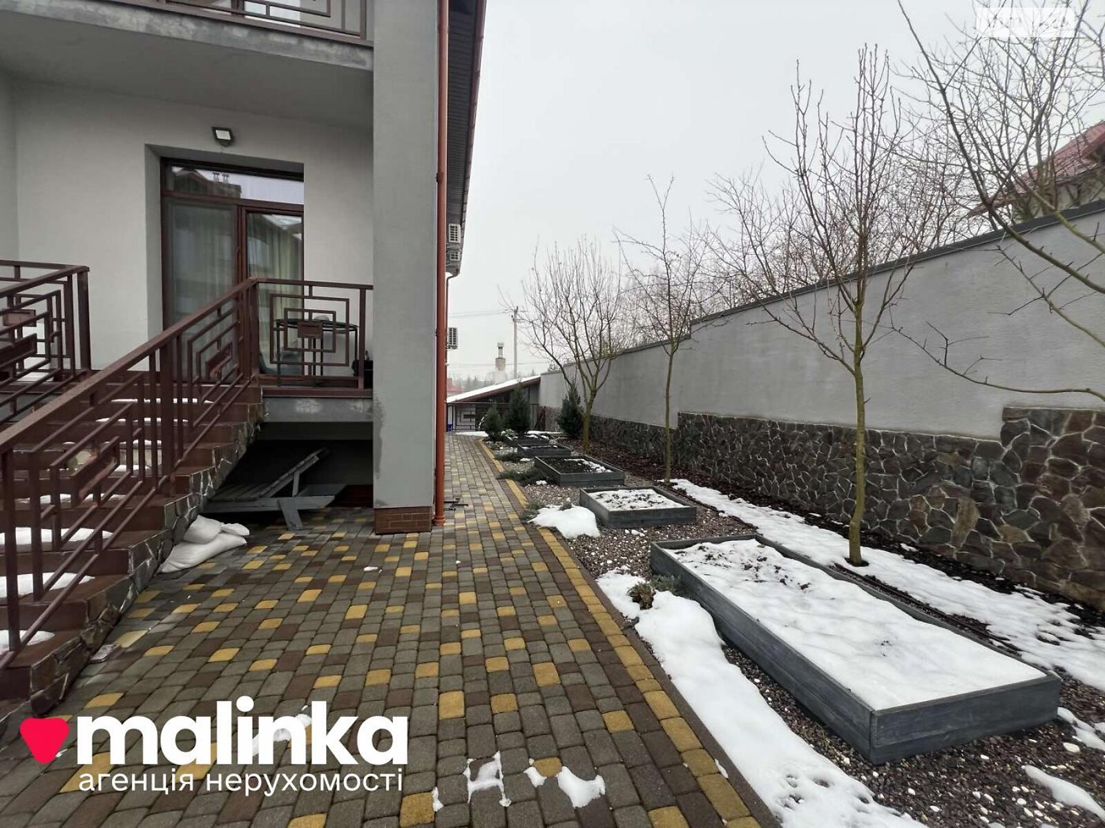 двухэтажный дом с балконом, 310 кв. м, кирпич. Продажа в Сокольниках фото 1