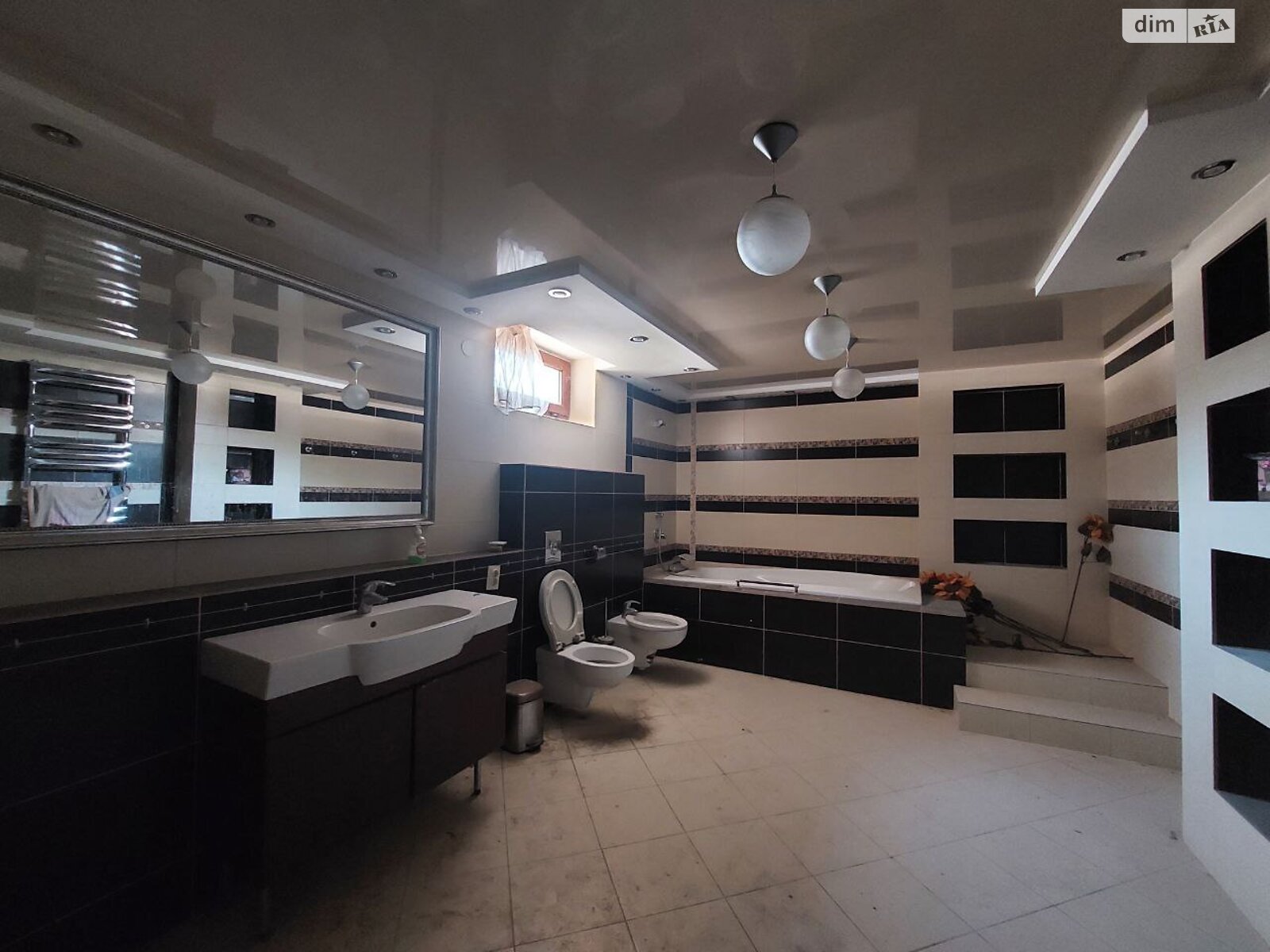 триповерховий будинок з верандою, 485 кв. м, цегла. Продаж у Солонці фото 1 триповерховий будинок з верандою, 485 кв. м, цегла. Продаж у Солонці фото 1