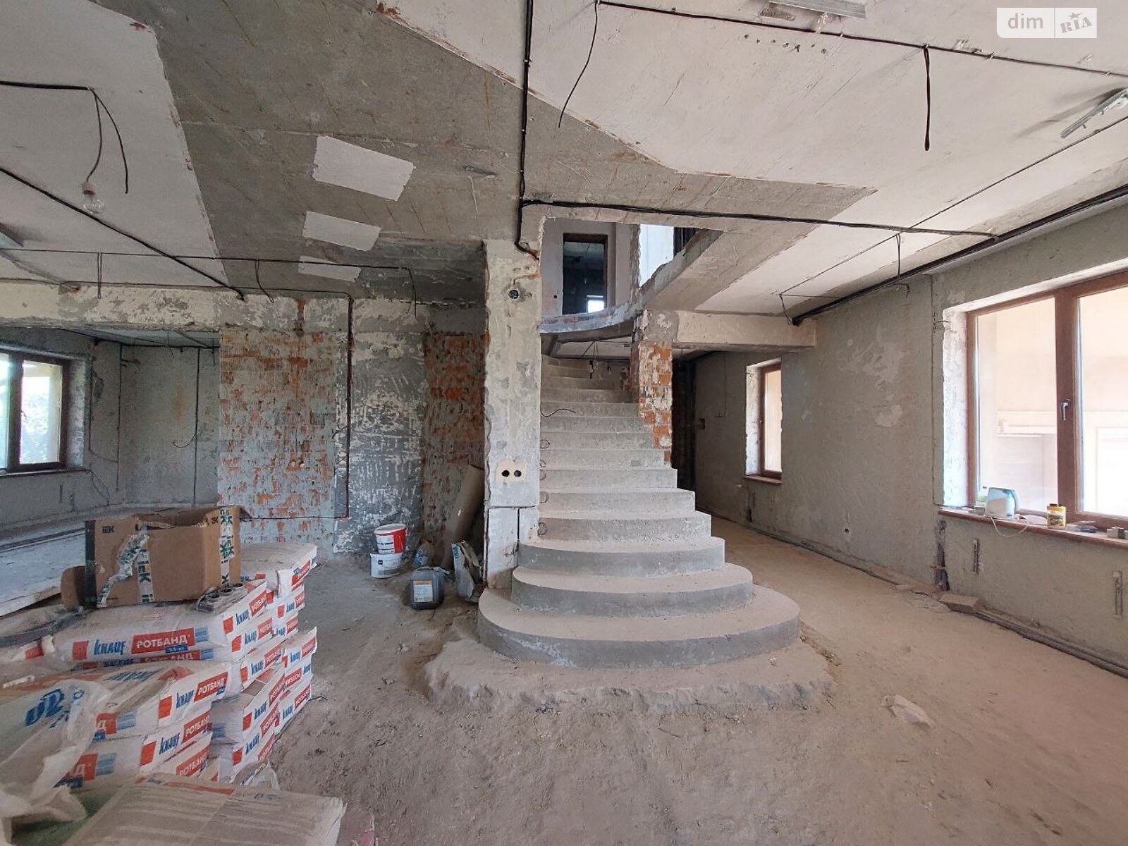 триповерховий будинок з верандою, 485 кв. м, цегла. Продаж у Солонці фото 1 триповерховий будинок з верандою, 485 кв. м, цегла. Продаж у Солонці фото 1