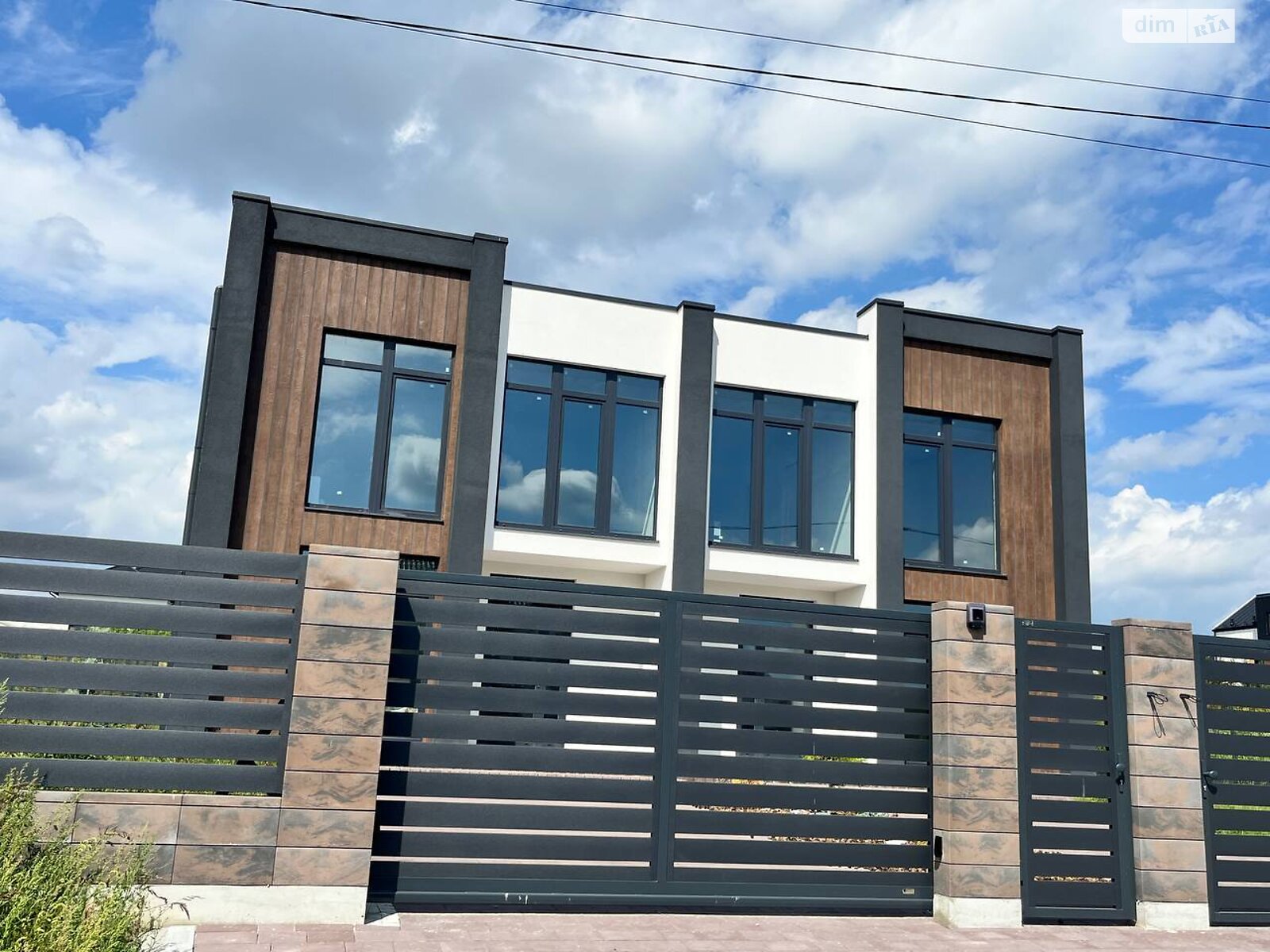 двоповерховий будинок з верандою, 280 кв. м, цегла. Продаж у Солонці фото 1 двоповерховий будинок з верандою, 280 кв. м, цегла. Продаж у Солонці фото 1