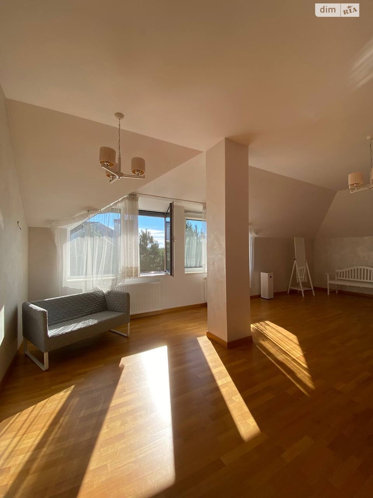 двоповерховий будинок з гаражем, 303 кв. м, цегла. Продаж у Солонці фото 1 двоповерховий будинок з гаражем, 303 кв. м, цегла. Продаж у Солонці фото 1