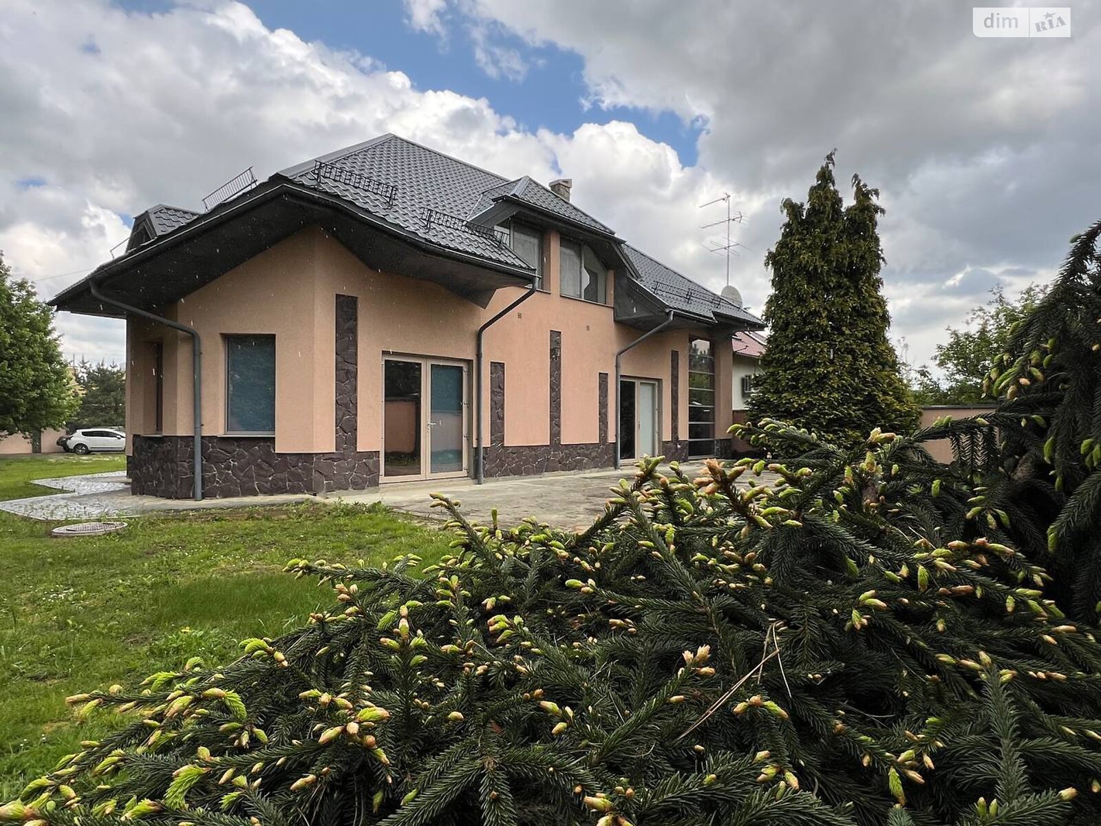 двухэтажный дом с гаражом, 300 кв. м, кирпич. Продажа в Солонке фото 1 двухэтажный дом с гаражом, 300 кв. м, кирпич. Продажа в Солонке фото 1