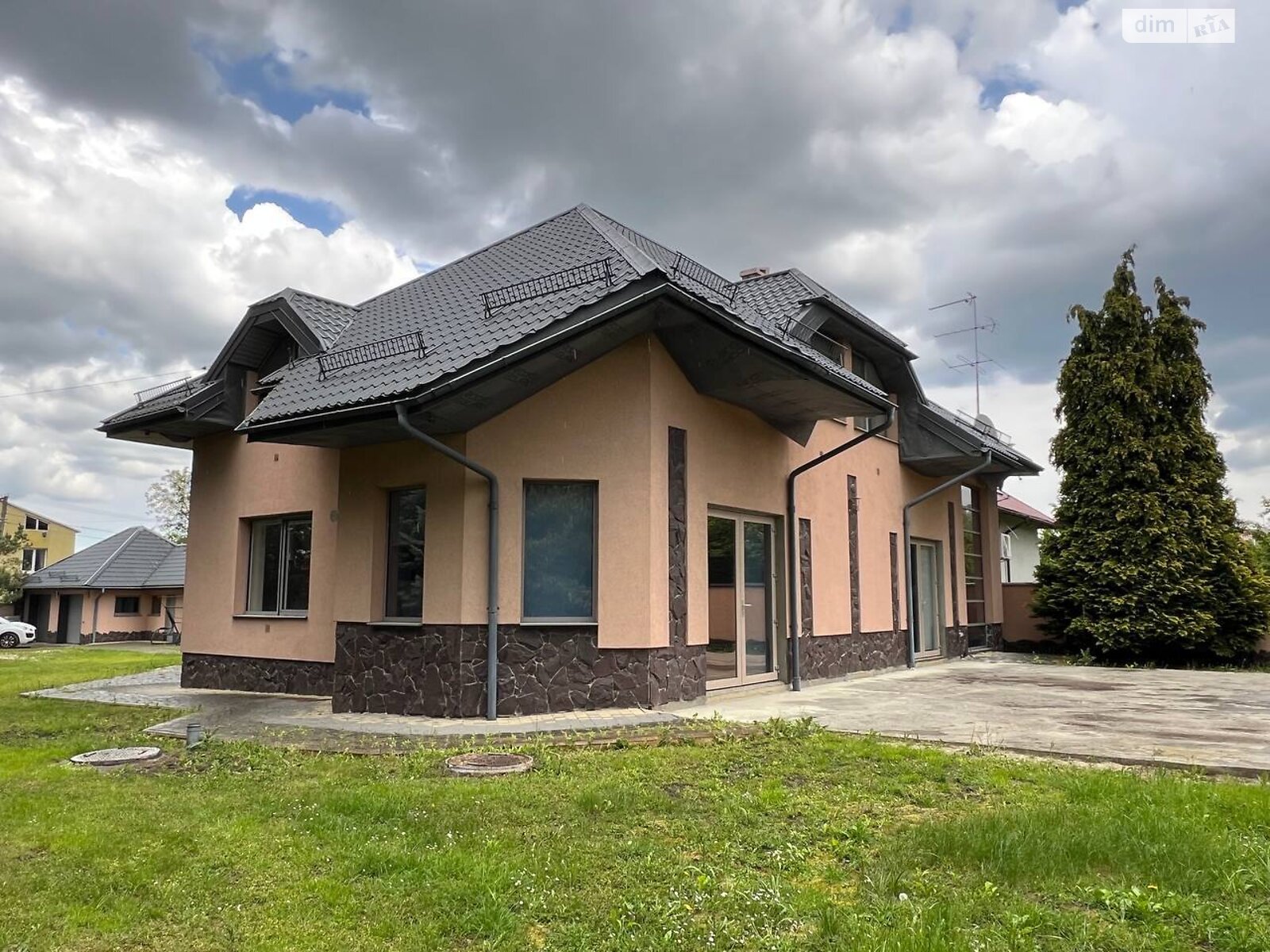 двухэтажный дом с гаражом, 300 кв. м, кирпич. Продажа в Солонке фото 1 двухэтажный дом с гаражом, 300 кв. м, кирпич. Продажа в Солонке фото 1