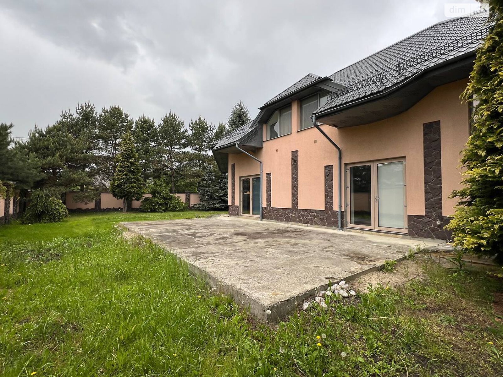 двухэтажный дом с гаражом, 300 кв. м, кирпич. Продажа в Солонке фото 1 двухэтажный дом с гаражом, 300 кв. м, кирпич. Продажа в Солонке фото 1