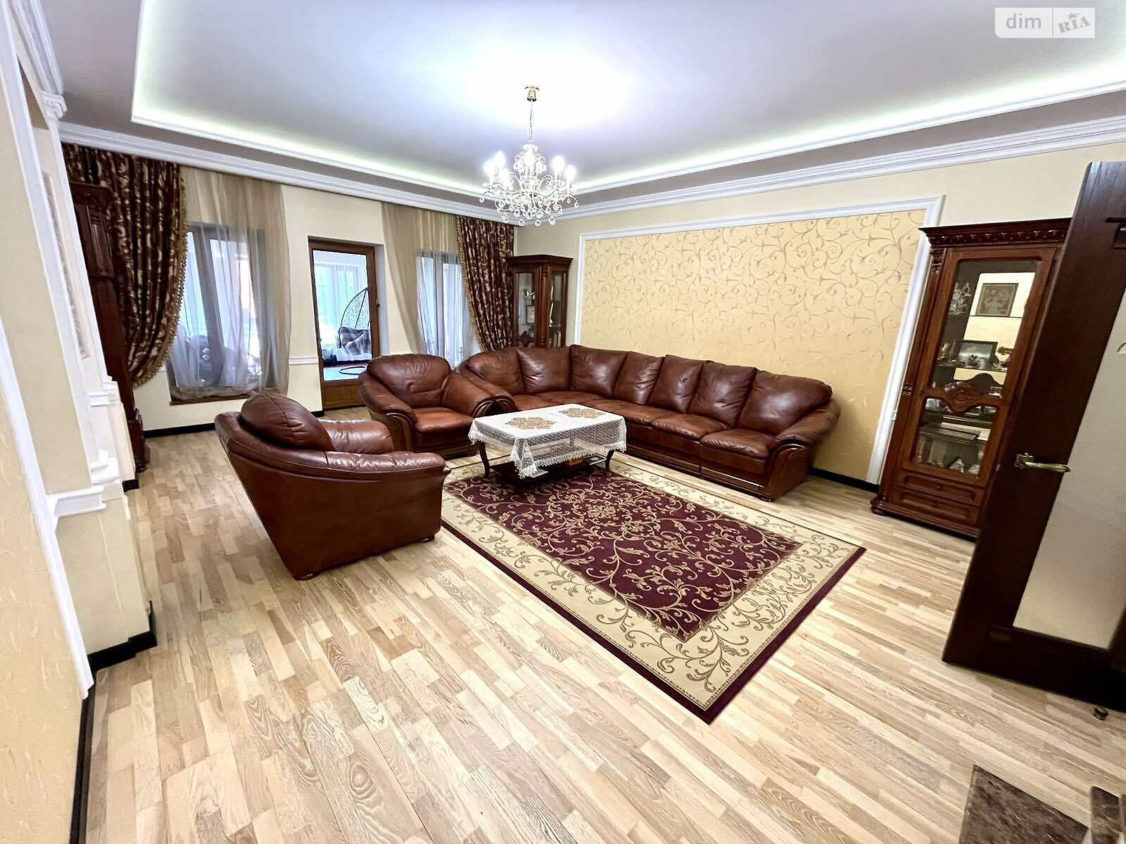 трехэтажный дом с гаражом, 380 кв. м, кирпич. Продажа в Солонке фото 1