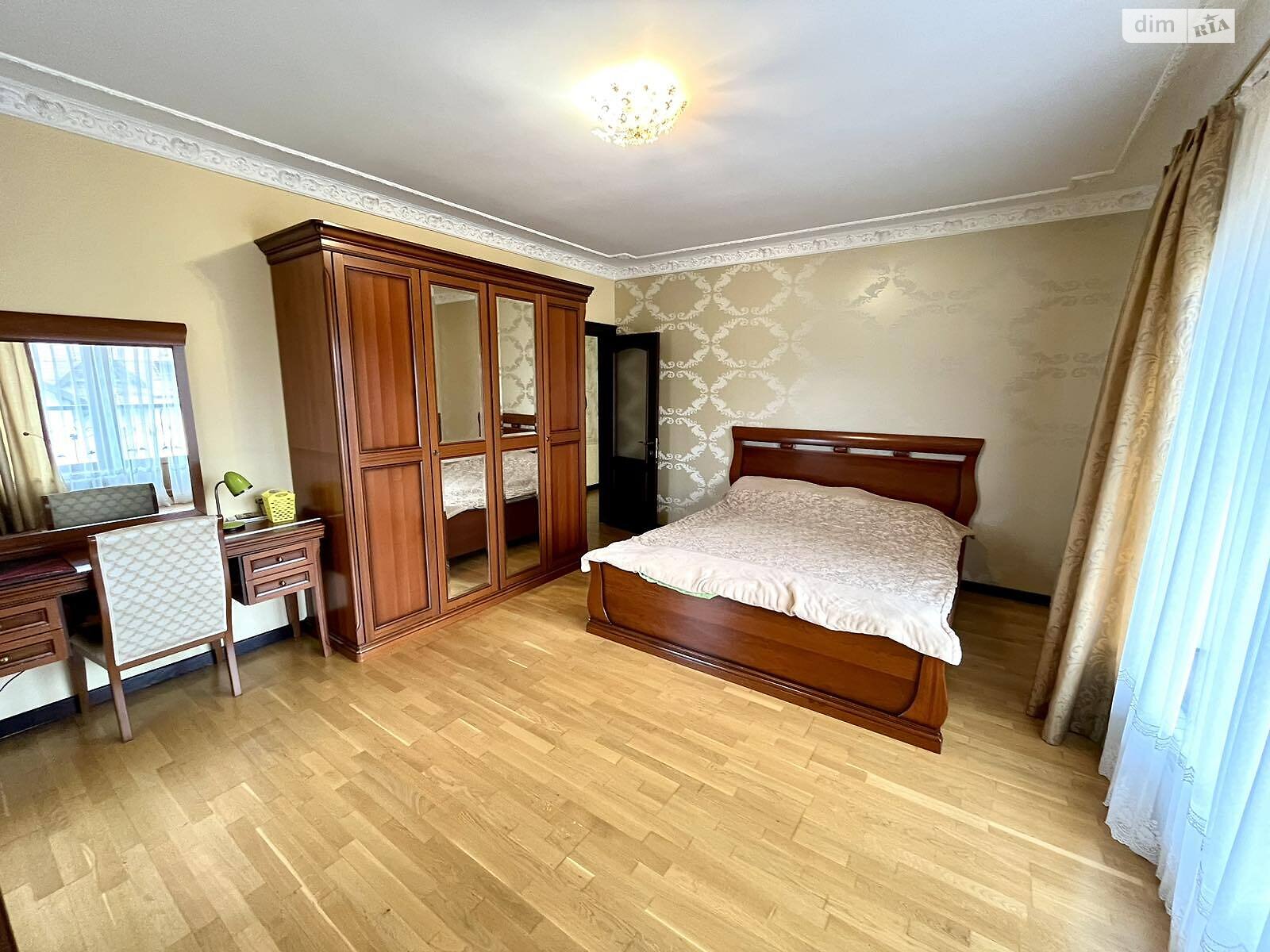 трехэтажный дом с гаражом, 380 кв. м, кирпич. Продажа в Солонке фото 1