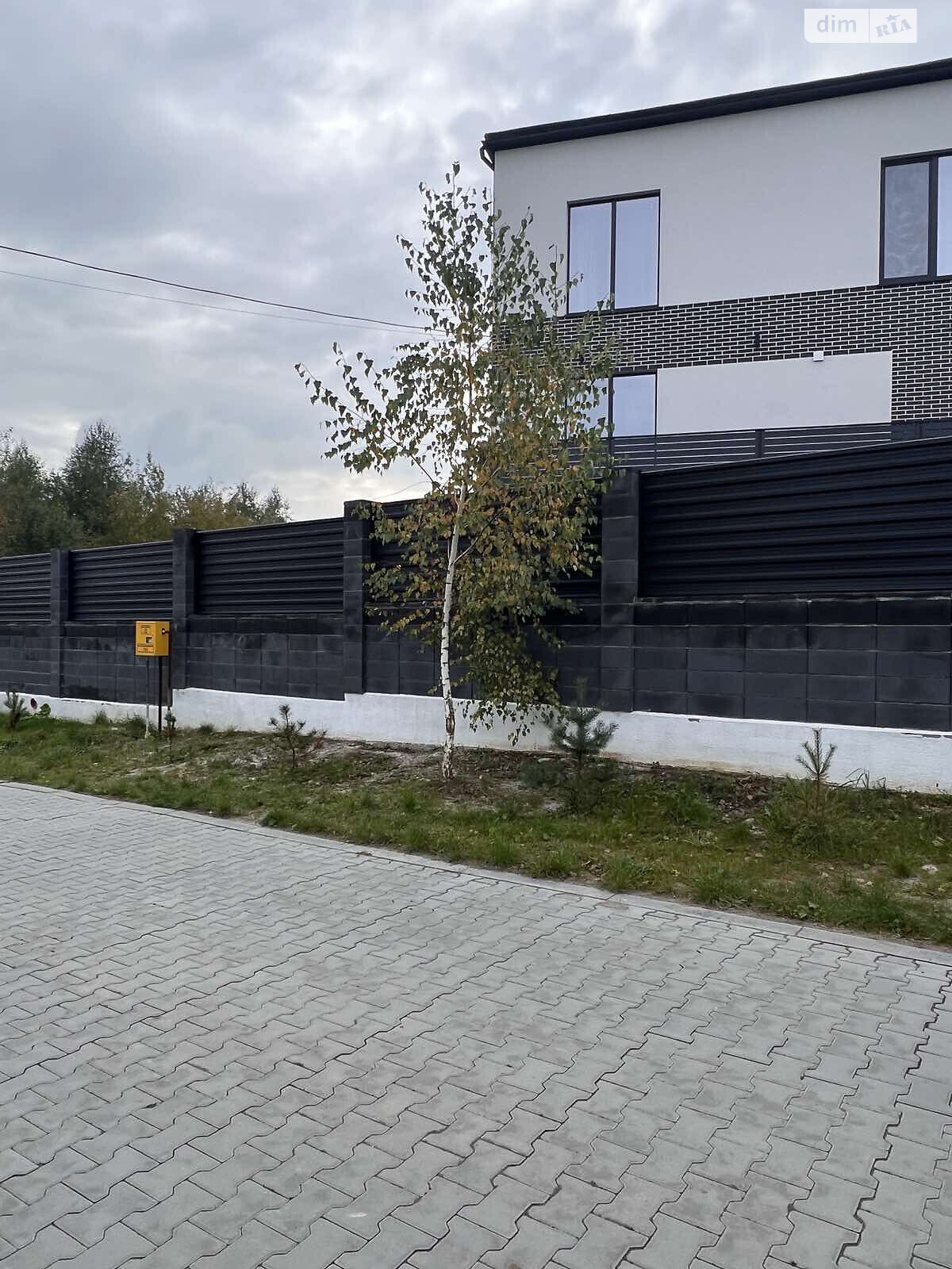 триповерховий будинок з верандою, 296 кв. м, цегла. Продаж у Солуках фото 1 триповерховий будинок з верандою, 296 кв. м, цегла. Продаж у Солуках фото 1