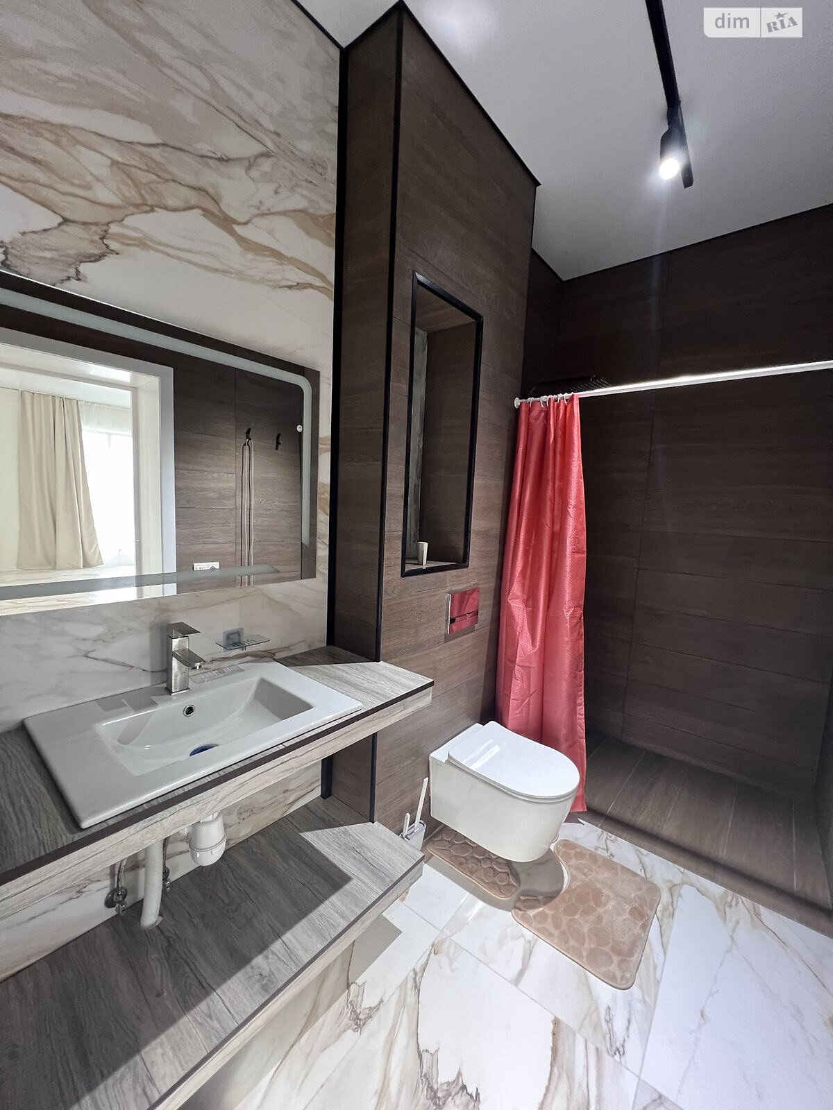 триповерховий будинок з верандою, 296 кв. м, цегла. Продаж у Солуках фото 1 триповерховий будинок з верандою, 296 кв. м, цегла. Продаж у Солуках фото 1