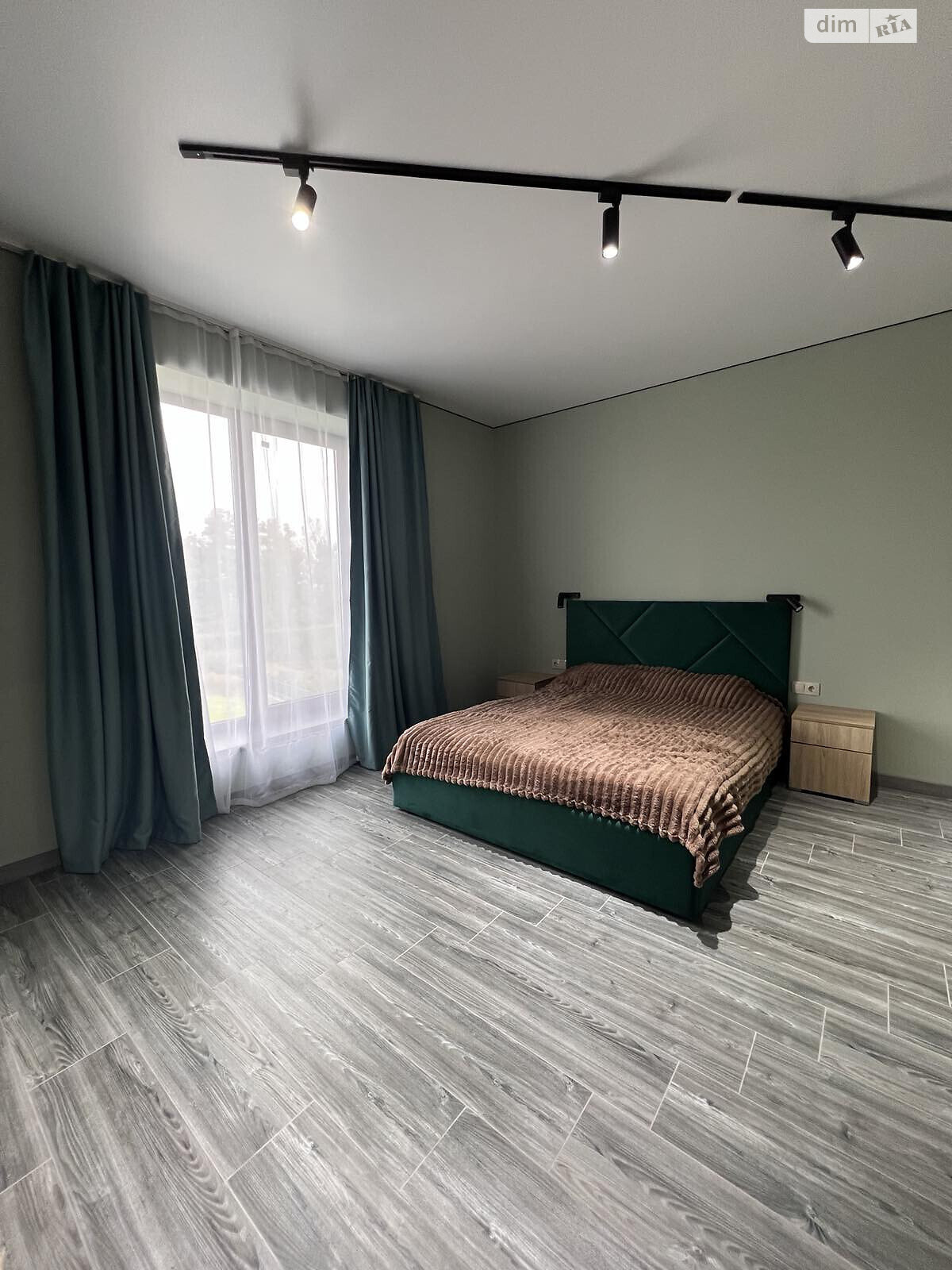 триповерховий будинок з верандою, 296 кв. м, цегла. Продаж у Солуках фото 1 триповерховий будинок з верандою, 296 кв. м, цегла. Продаж у Солуках фото 1