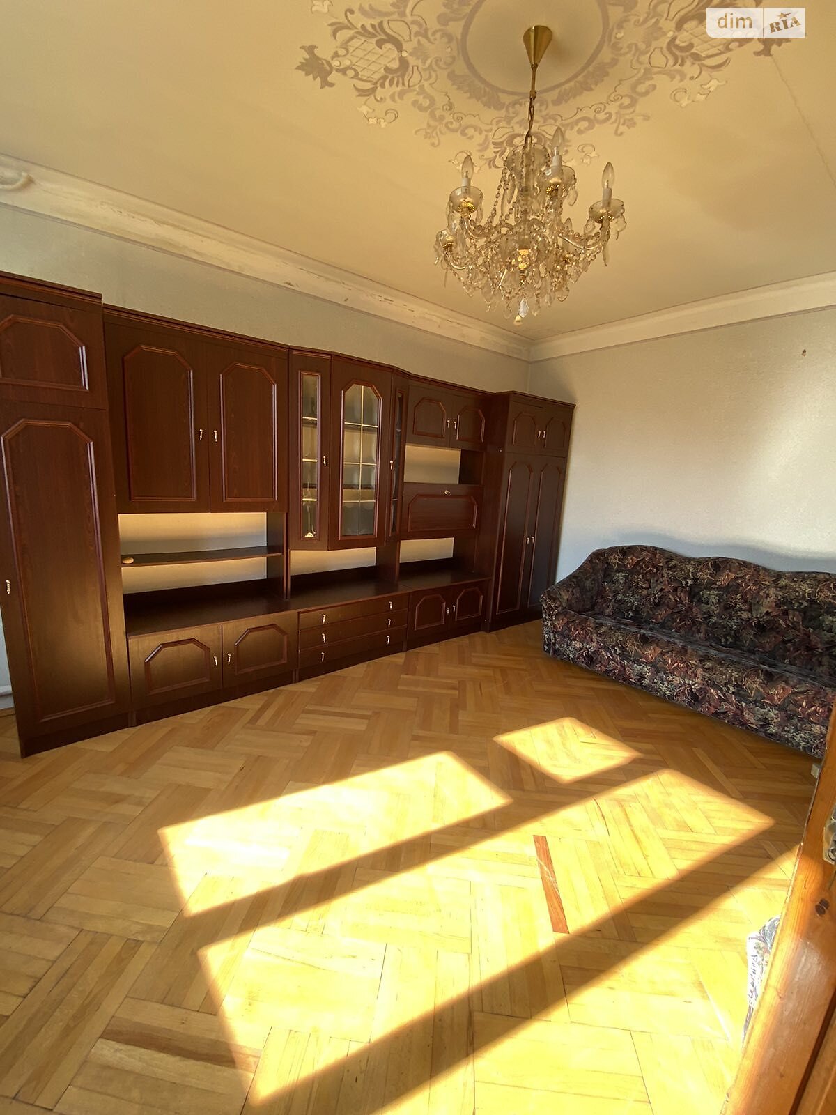 трехэтажный дом с гаражом, 298 кв. м, кирпич. Продажа в Сороки-Львовские фото 1