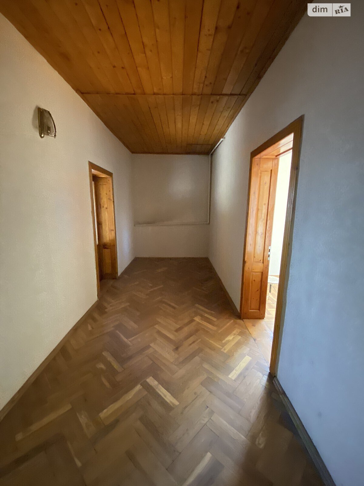 трехэтажный дом с гаражом, 298 кв. м, кирпич. Продажа в Сороки-Львовские фото 1