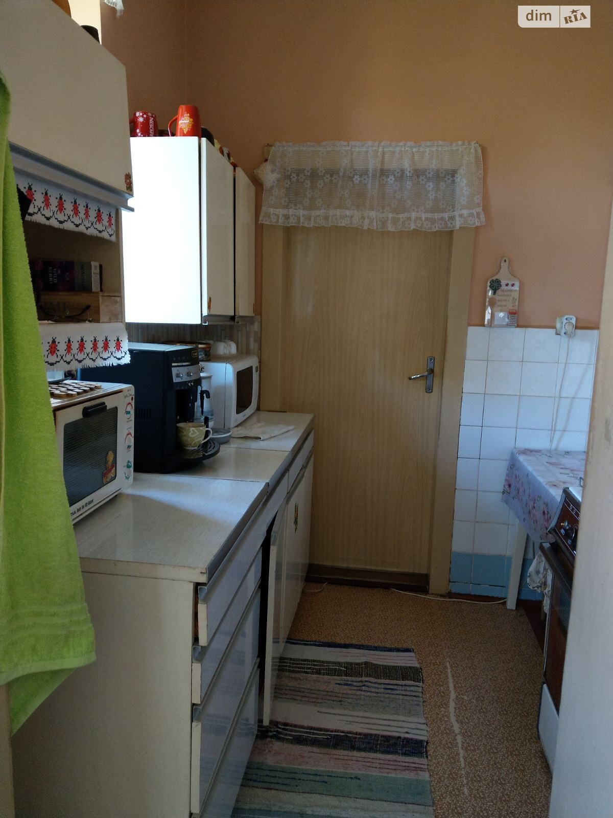 двухэтажный дом с балконом, 280 кв. м, кирпич. Продажа в Среднем фото 1