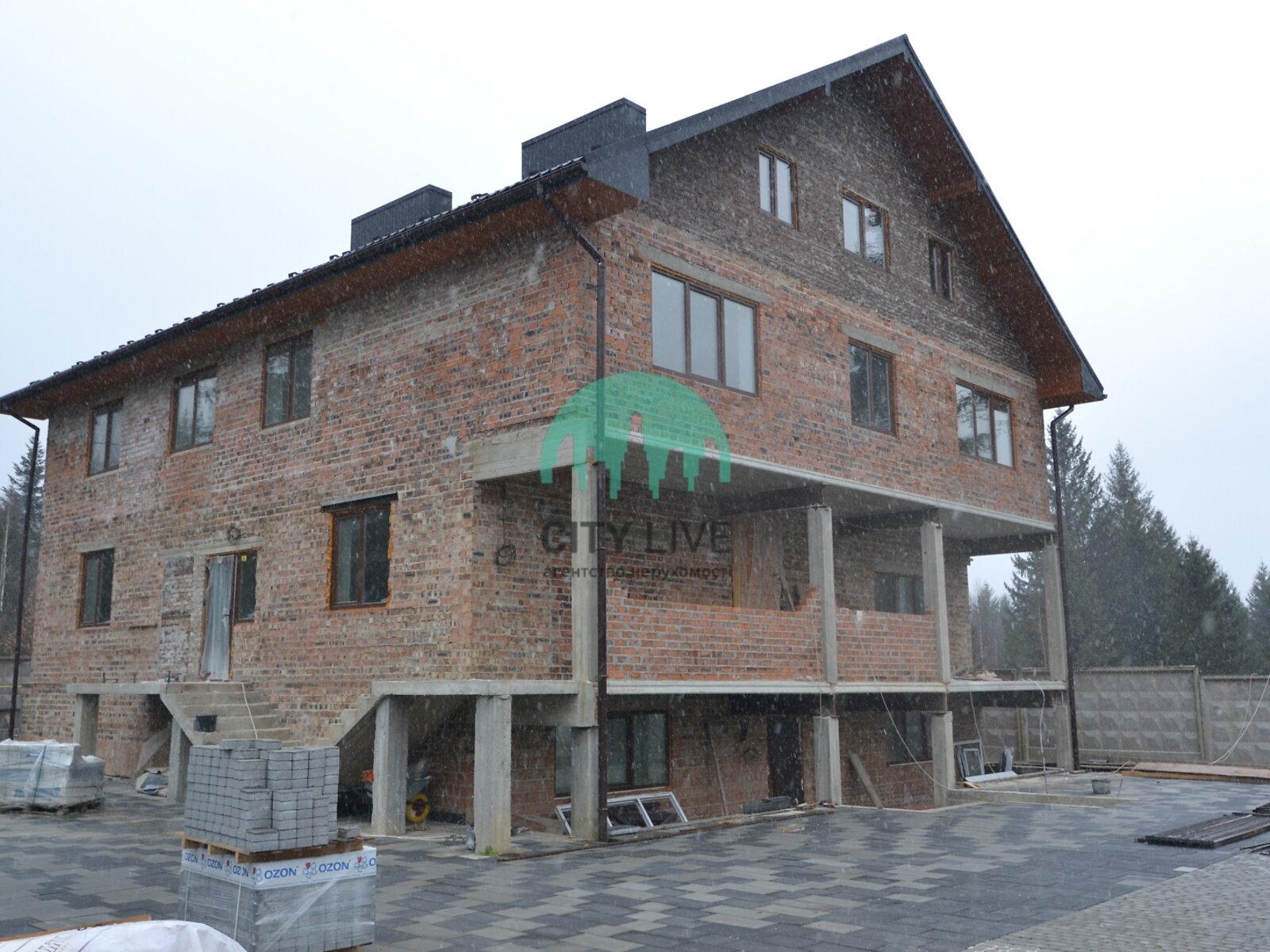 трехэтажный дом, 500 кв. м, кирпич. Продажа в Старой Гуте фото 1 трехэтажный дом, 500 кв. м, кирпич. Продажа в Старой Гуте фото 1
