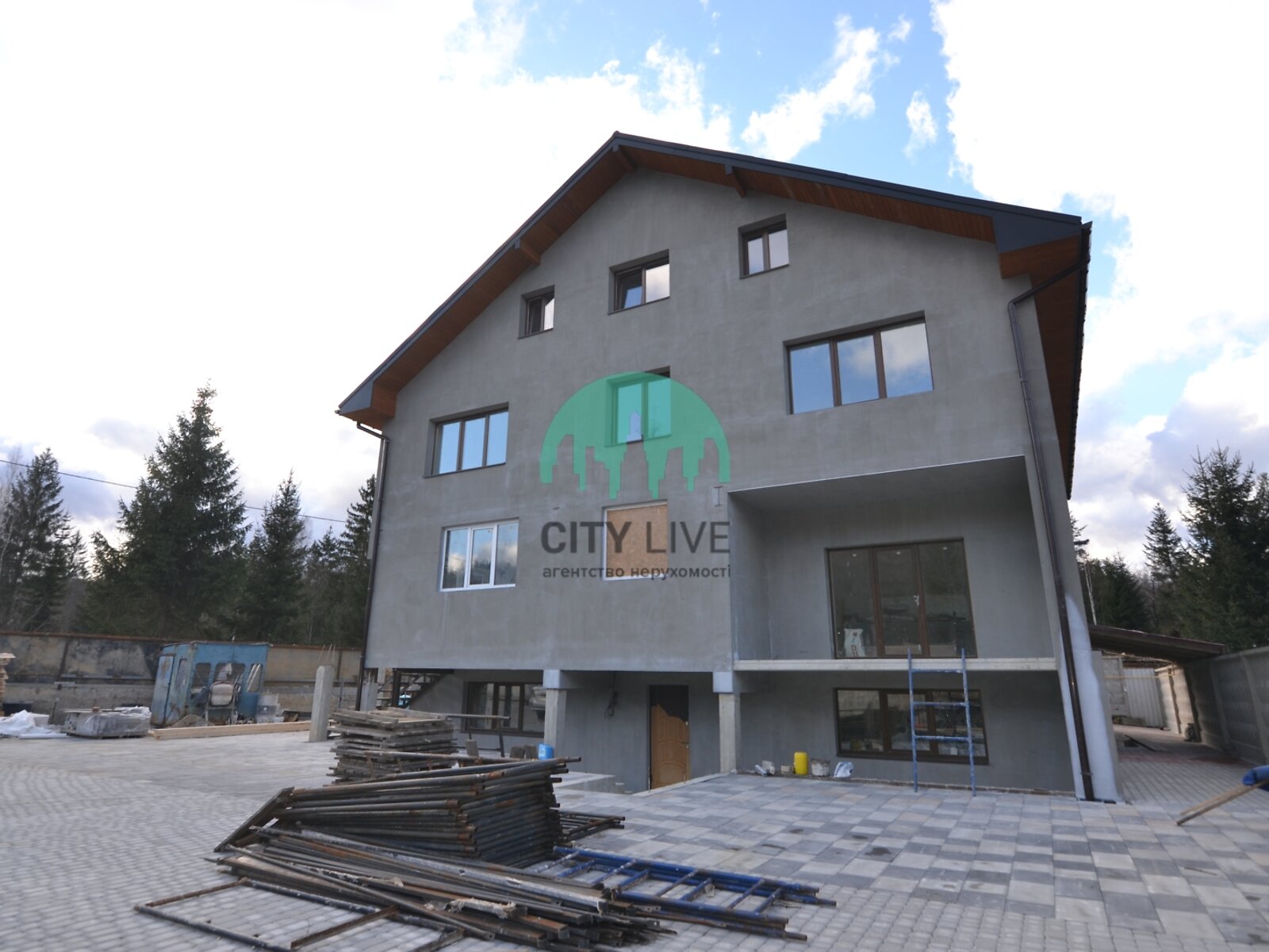 трехэтажный дом, 500 кв. м, кирпич. Продажа в Старой Гуте фото 1 трехэтажный дом, 500 кв. м, кирпич. Продажа в Старой Гуте фото 1