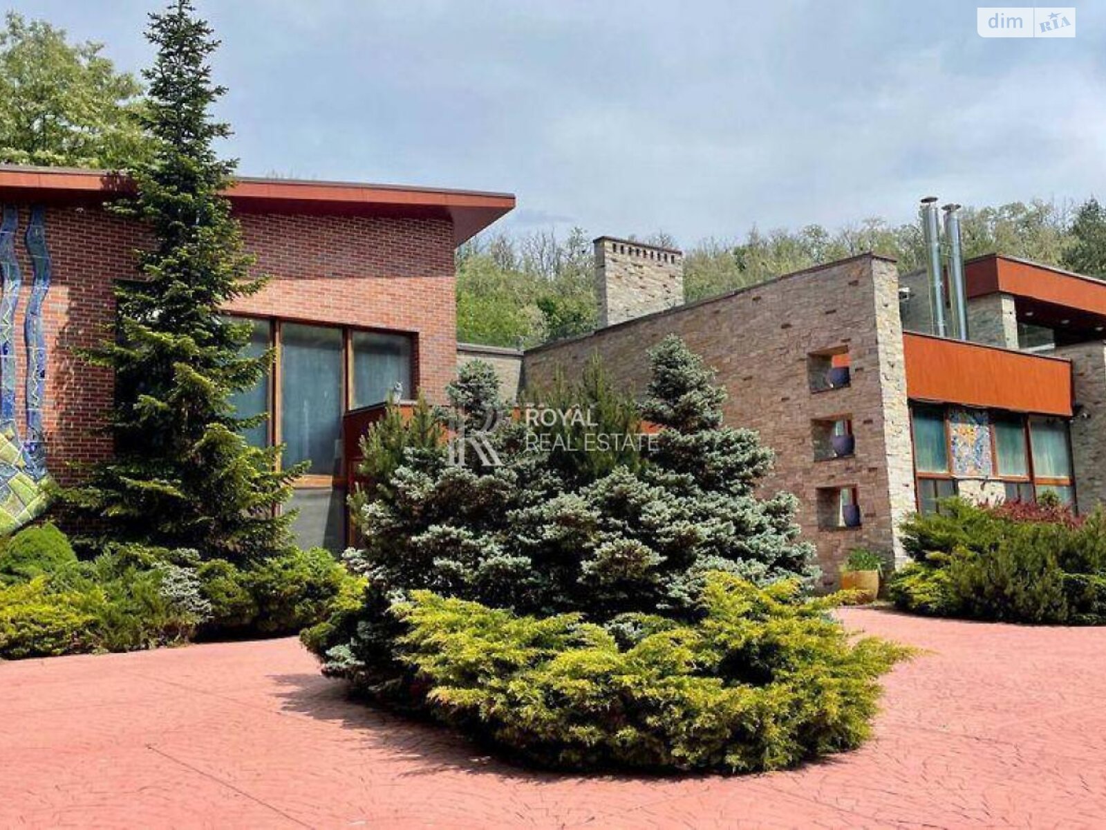 двухэтажный дом, 1252 кв. м, кирпич. Продажа в Старых Безрадичах фото 1 двухэтажный дом, 1252 кв. м, кирпич. Продажа в Старых Безрадичах фото 1