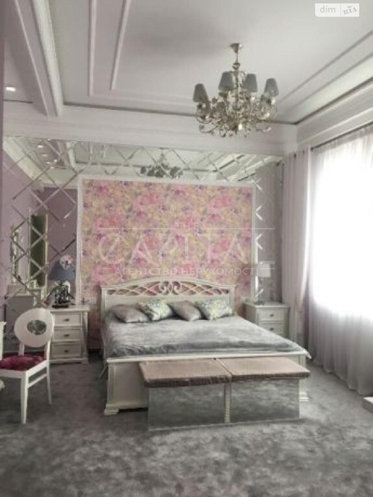 трехэтажный дом, 809 кв. м, кирпич. Продажа в Старых Безрадичах фото 1