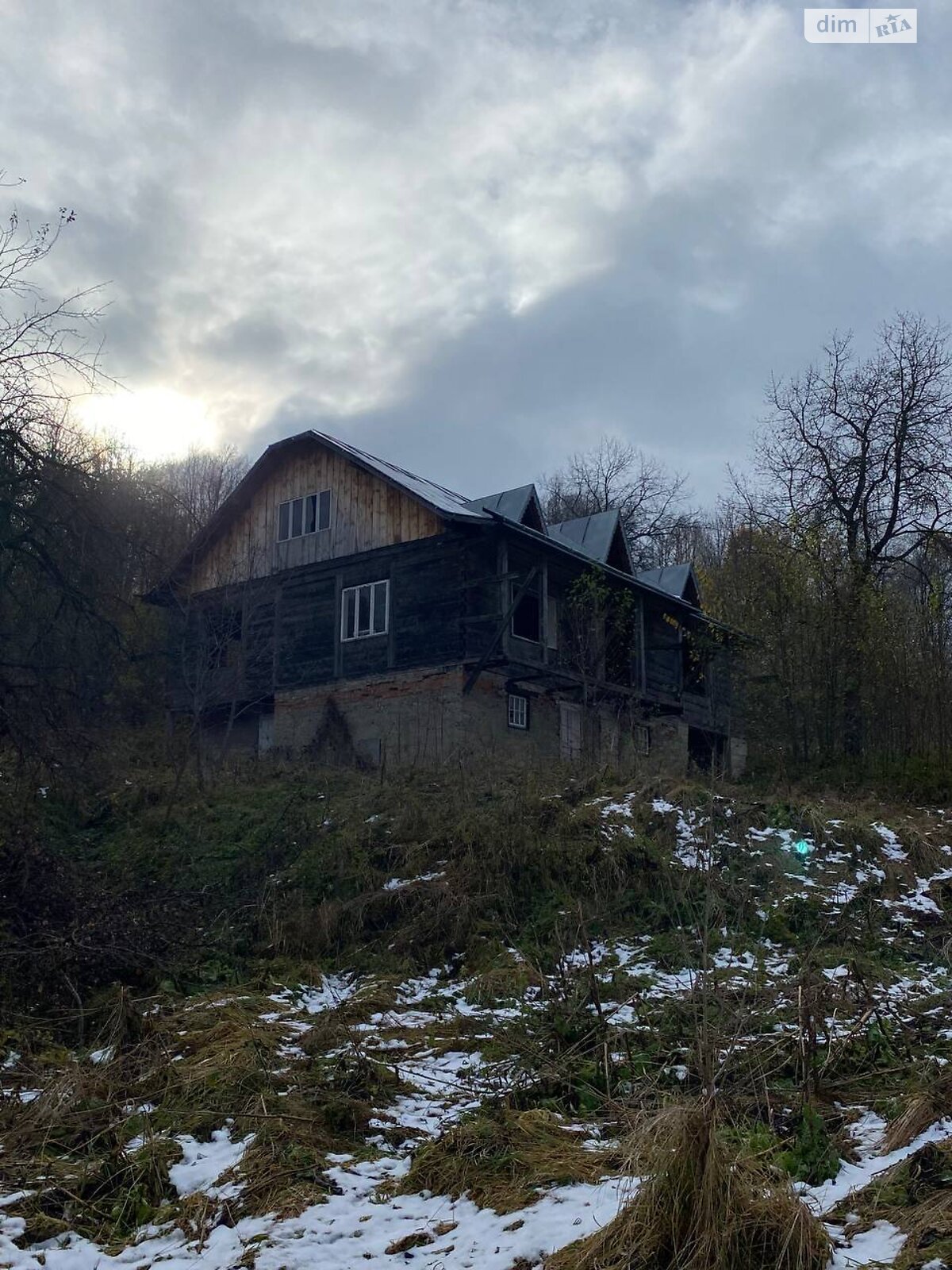 трехэтажный дом с гаражом, 270 кв. м, дерево и кирпич. Продажа в Старых Кутах фото 1 трехэтажный дом с гаражом, 270 кв. м, дерево и кирпич. Продажа в Старых Кутах фото 1