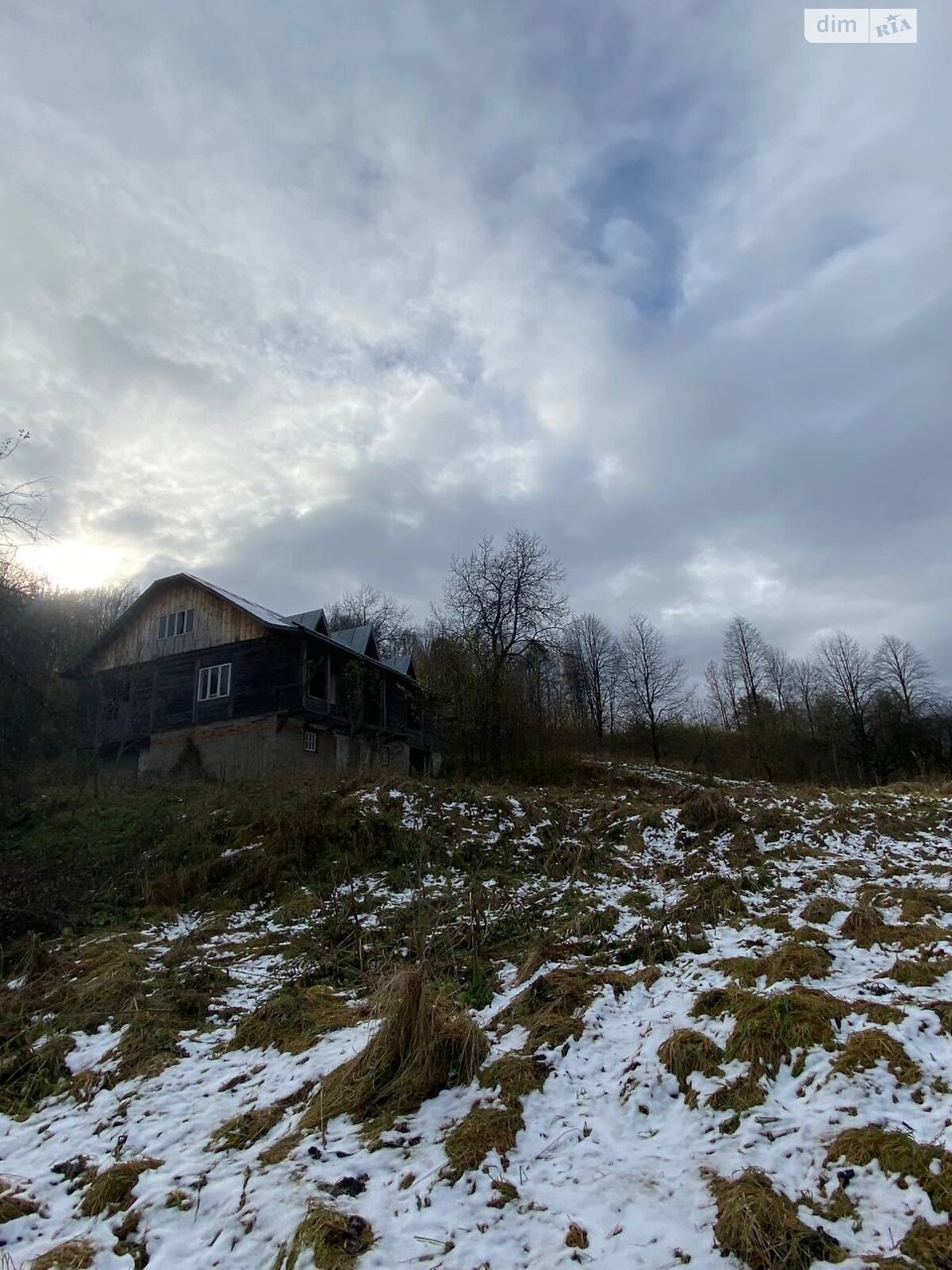 трехэтажный дом с гаражом, 270 кв. м, дерево и кирпич. Продажа в Старых Кутах фото 1 трехэтажный дом с гаражом, 270 кв. м, дерево и кирпич. Продажа в Старых Кутах фото 1