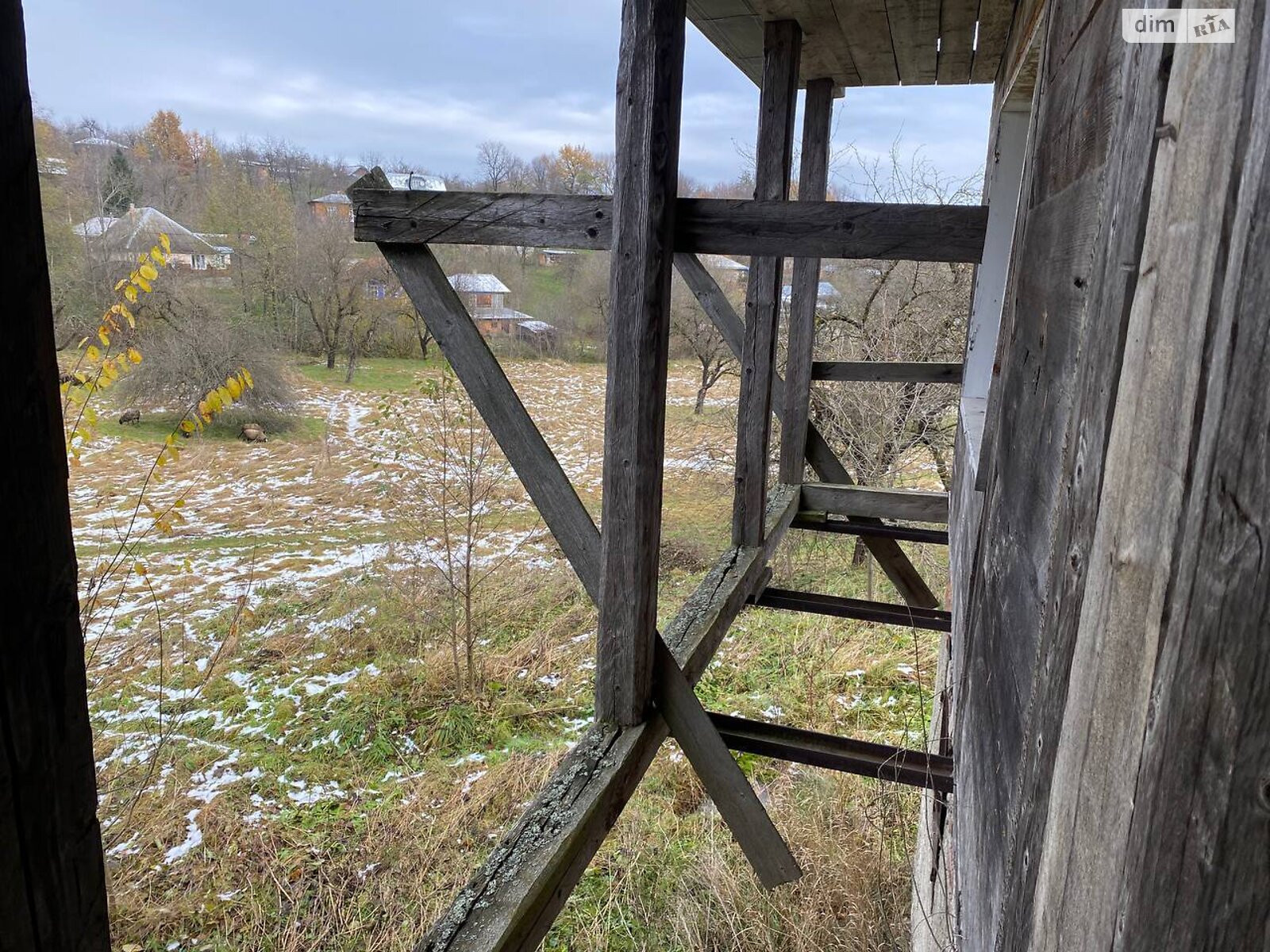 трехэтажный дом с гаражом, 270 кв. м, дерево и кирпич. Продажа в Старых Кутах фото 1 трехэтажный дом с гаражом, 270 кв. м, дерево и кирпич. Продажа в Старых Кутах фото 1