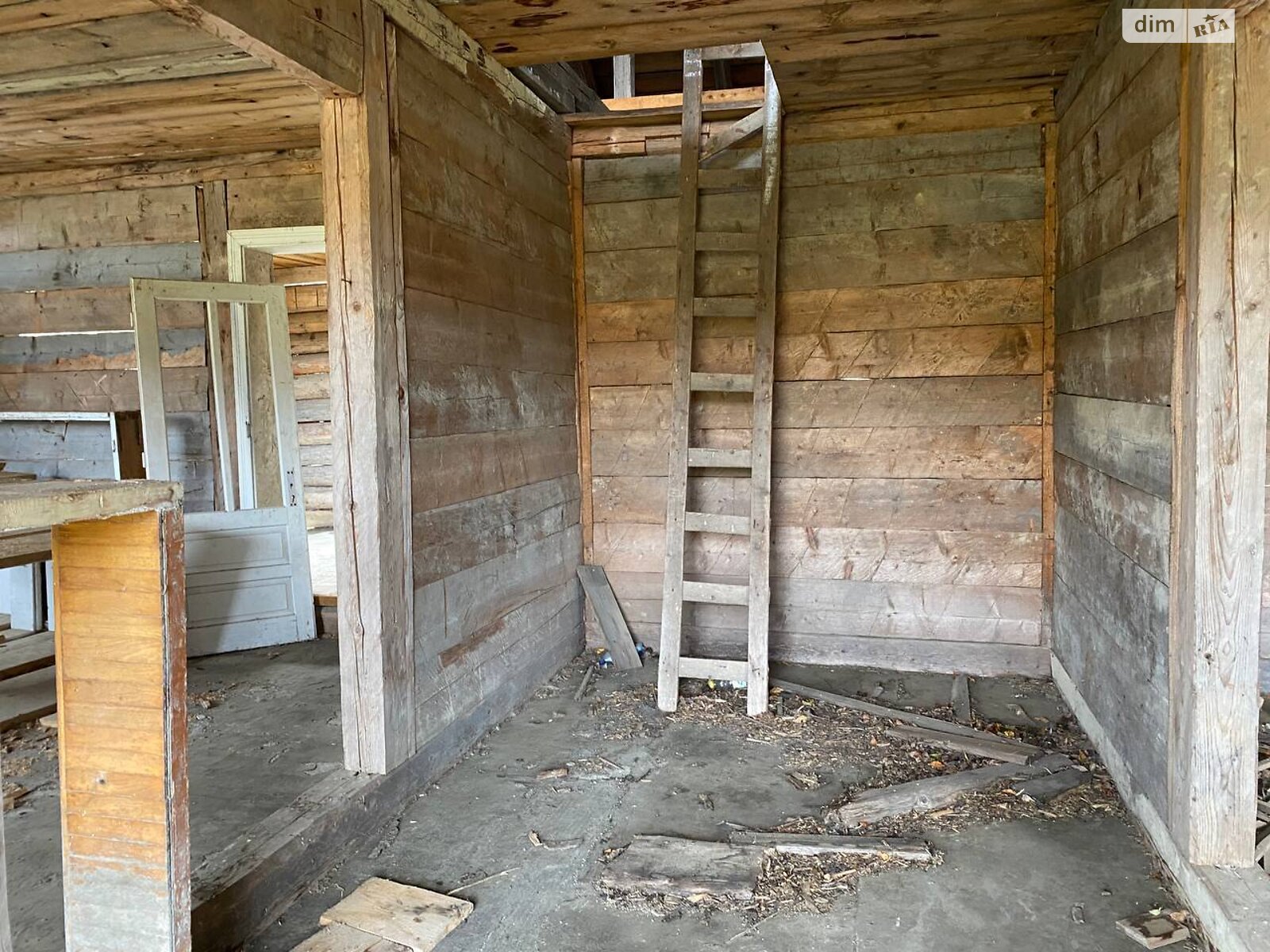 трехэтажный дом с гаражом, 270 кв. м, дерево и кирпич. Продажа в Старых Кутах фото 1 трехэтажный дом с гаражом, 270 кв. м, дерево и кирпич. Продажа в Старых Кутах фото 1