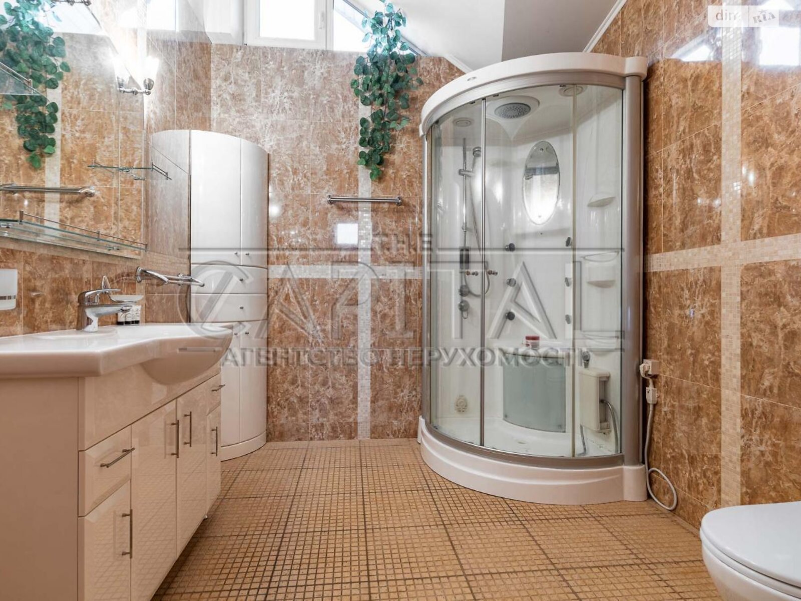 двухэтажный дом с верандой, 303.8 кв. м, кирпич. Продажа в Старых Петровцах фото 1 двухэтажный дом с верандой, 303.8 кв. м, кирпич. Продажа в Старых Петровцах фото 1