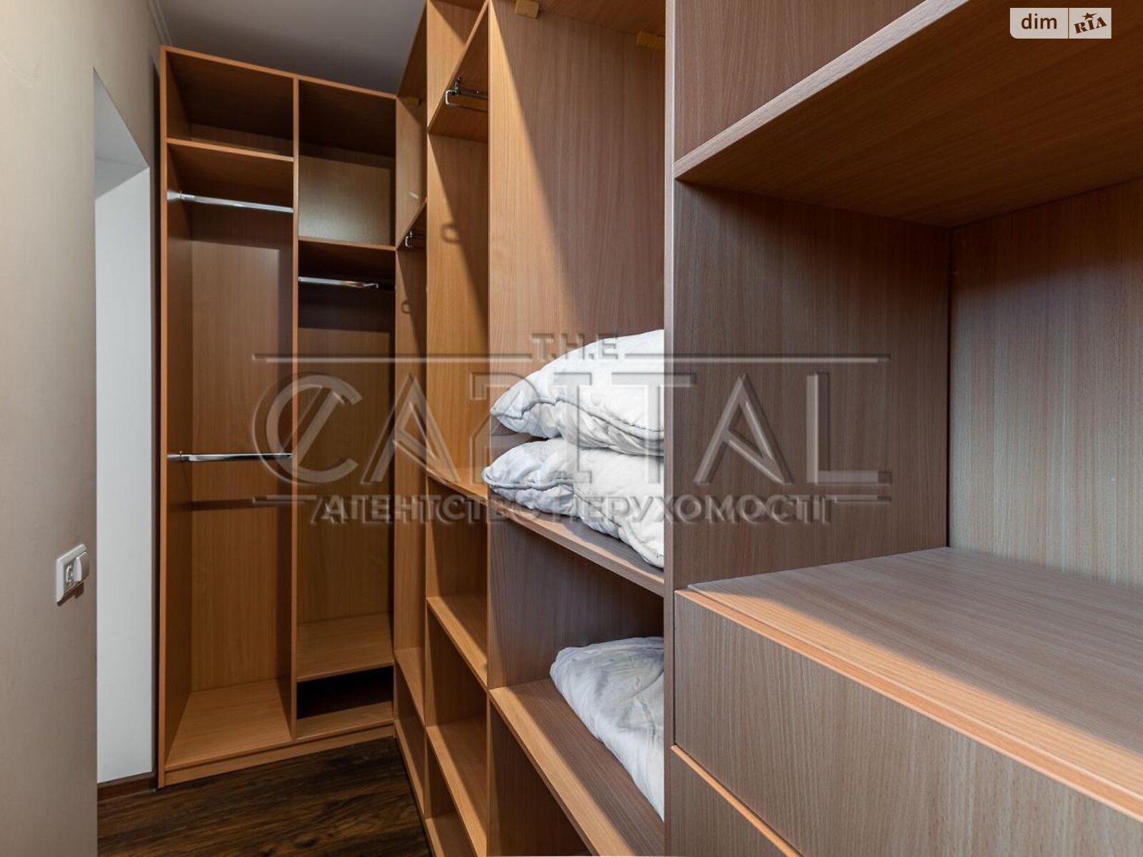 двухэтажный дом с верандой, 303.8 кв. м, кирпич. Продажа в Старых Петровцах фото 1 двухэтажный дом с верандой, 303.8 кв. м, кирпич. Продажа в Старых Петровцах фото 1