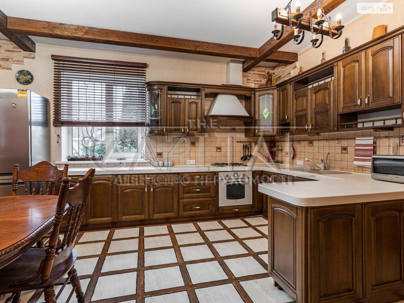 двоповерховий будинок з гаражем, 303.8 кв. м, цегла. Продаж у Старих Петрівцях фото 1 двоповерховий будинок з гаражем, 303.8 кв. м, цегла. Продаж у Старих Петрівцях фото 1